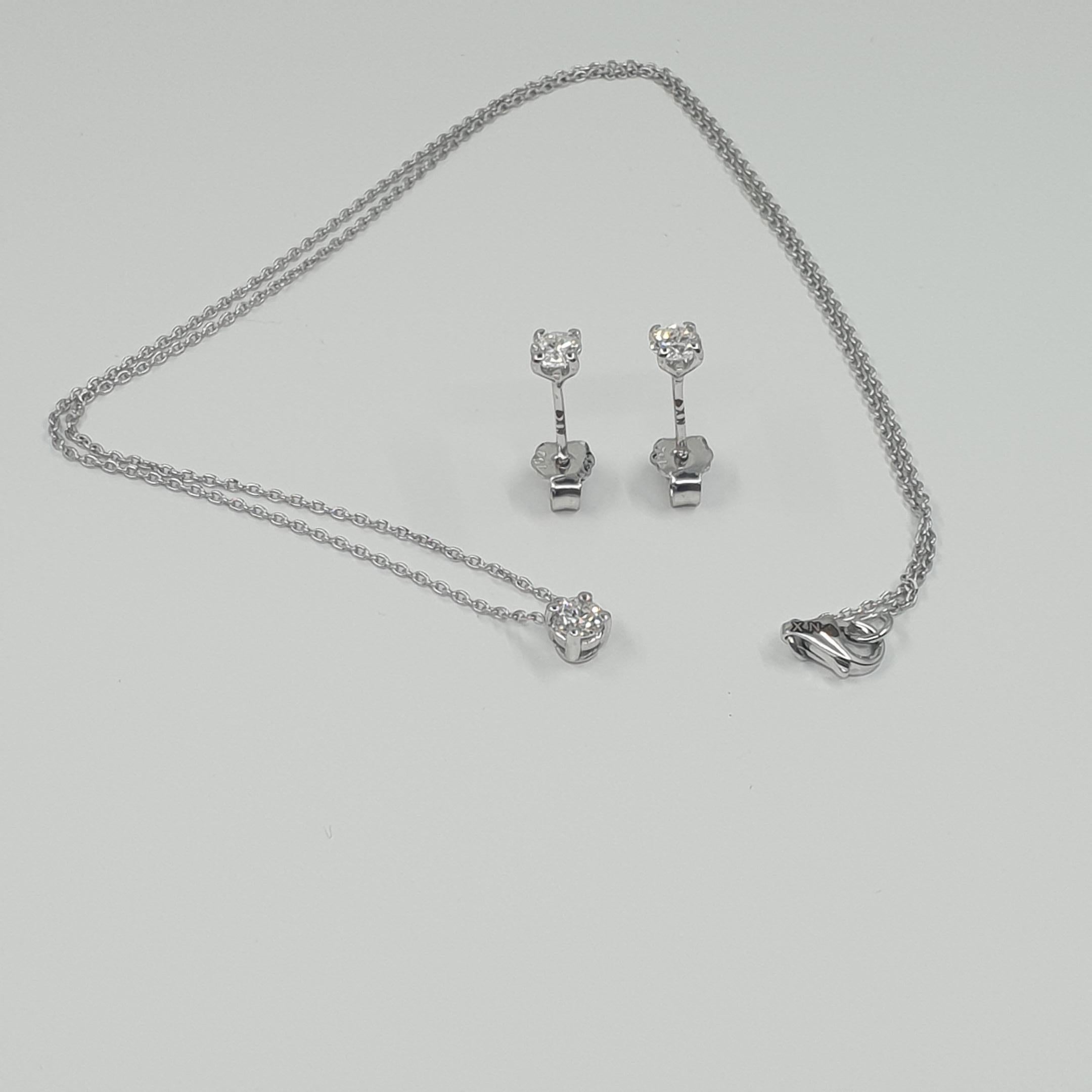 Boucles d'oreilles et collier solitaires en diamants certifiés GIA de 0,63 carat G/SI1 en vente 1