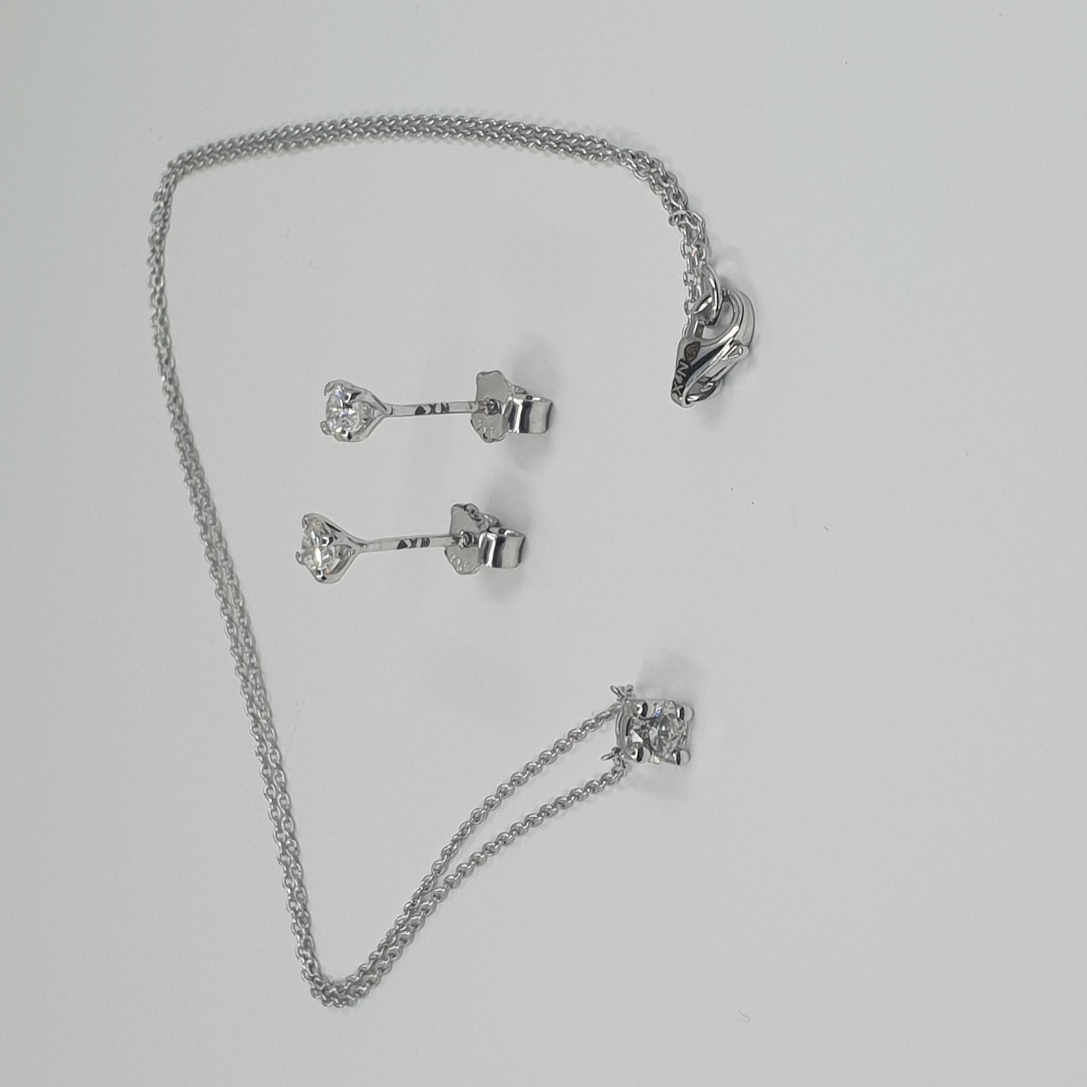 Boucles d'oreilles et collier solitaires en diamants certifiés GIA de 3 x 0,22 carats G/SI1 en vente 5