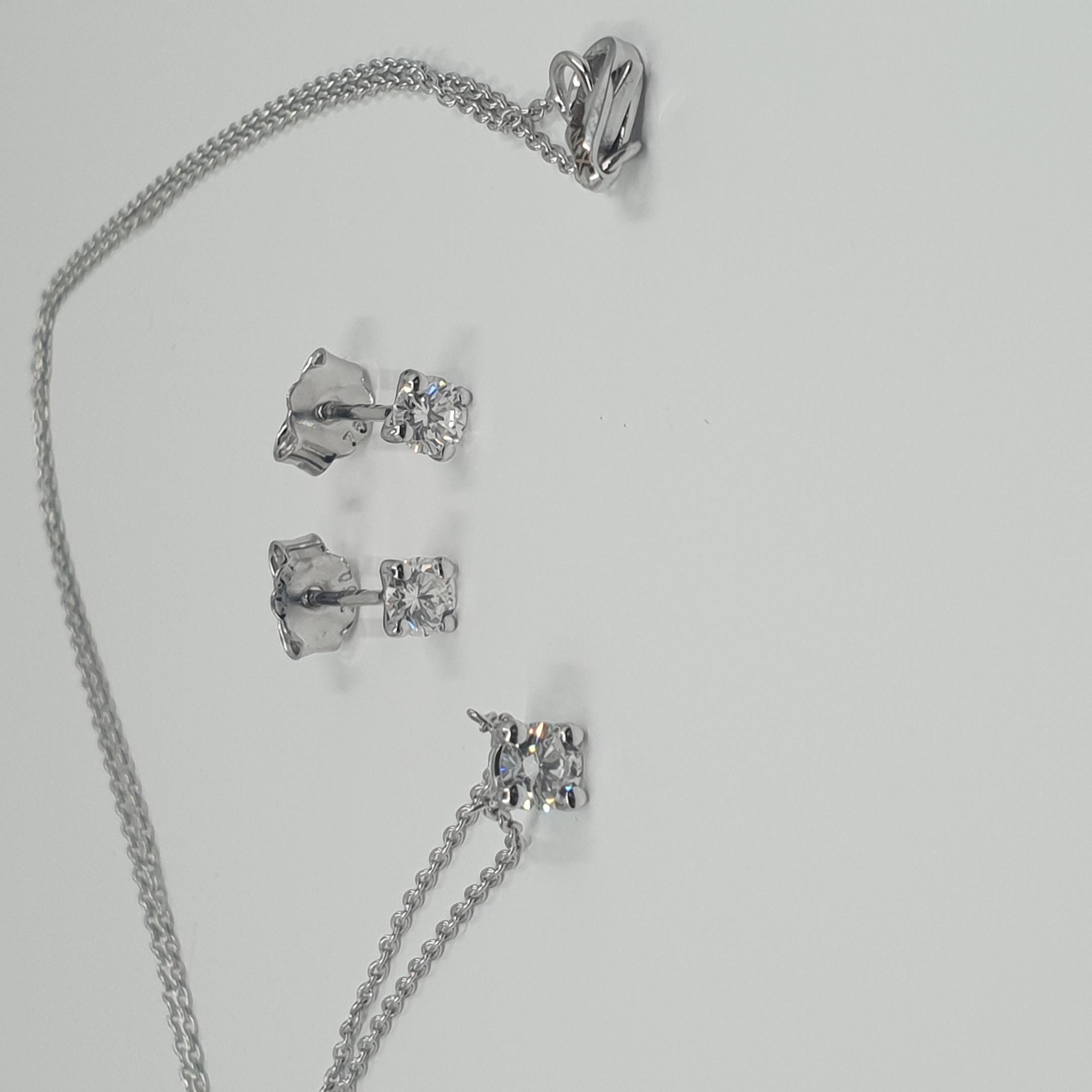 Boucles d'oreilles et collier solitaires en diamants certifiés GIA de 3 x 0,22 carats G/SI1 en vente 6