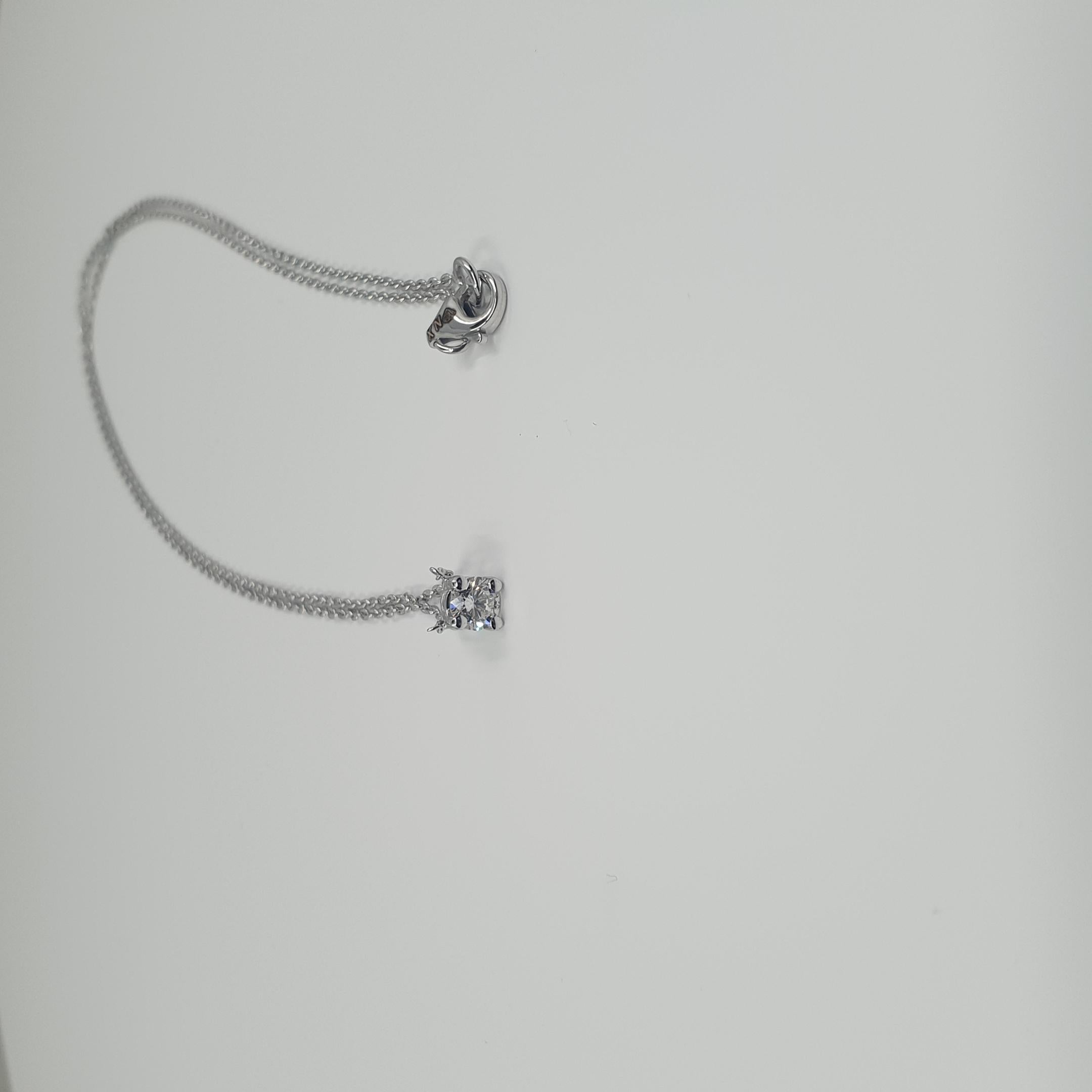 Boucles d'oreilles et collier solitaires en diamants certifiés GIA de 3 x 0,22 carats G/SI1 en vente 9