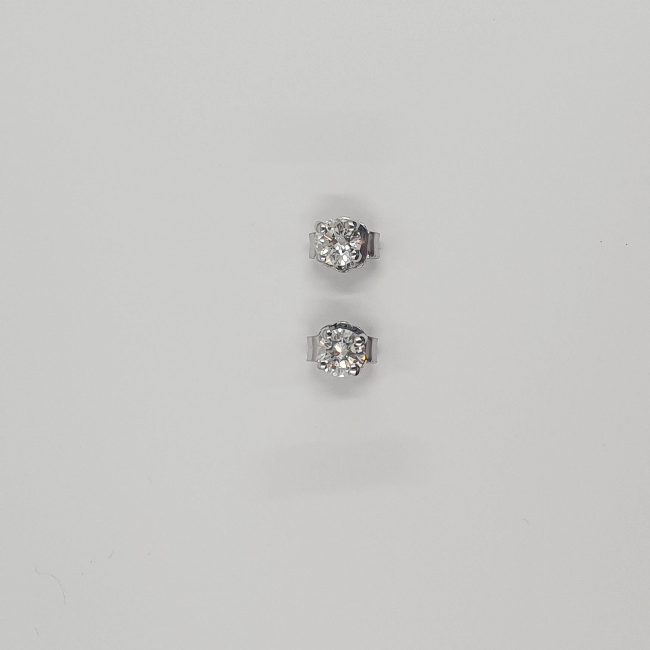 Moderne Boucles d'oreilles et collier solitaires en diamants certifiés GIA de 3 x 0,22 carats G/SI1 en vente