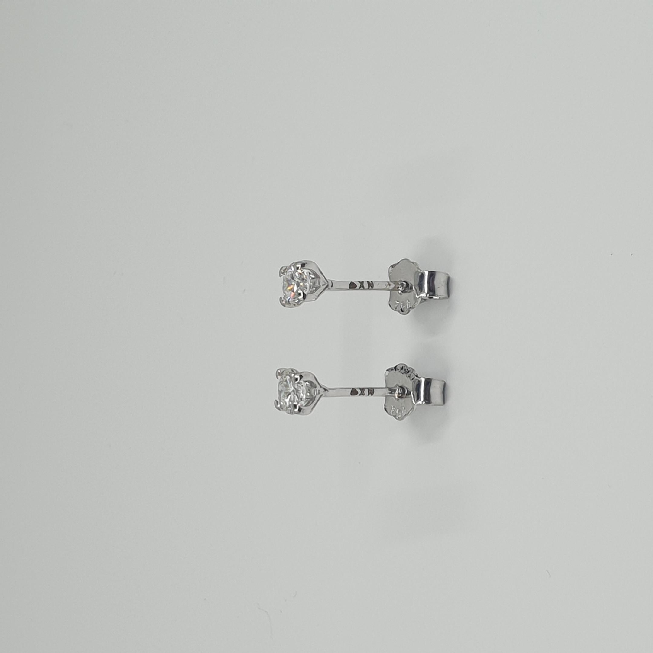 Taille brillant Boucles d'oreilles et collier solitaires en diamants certifiés GIA de 3 x 0,22 carats G/SI1 en vente