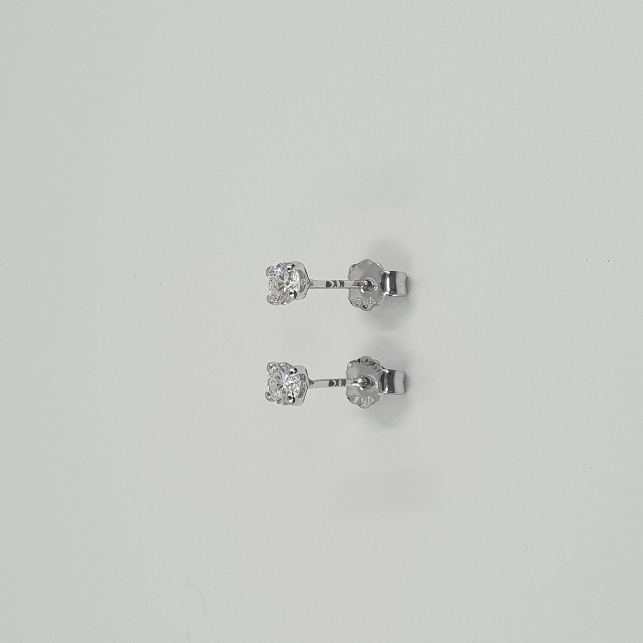 Boucles d'oreilles et collier solitaires en diamants certifiés GIA de 3 x 0,22 carats G/SI1 Neuf - En vente à Darmstadt, DE
