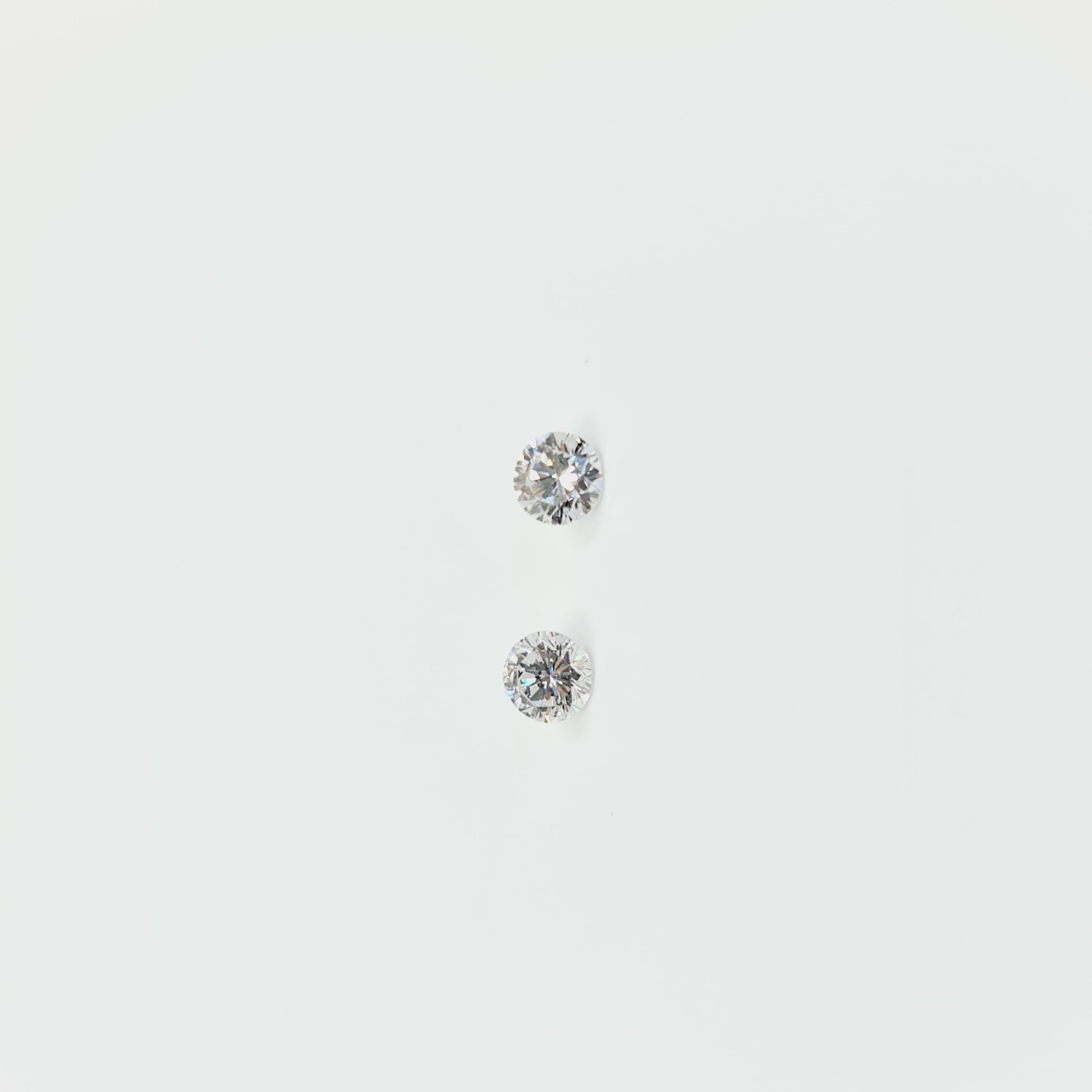 Modern GIA Certified Solitaire Diamond Studs 0.22 Carat E/SI1, 0.21 Carat E/SI1 For Sale