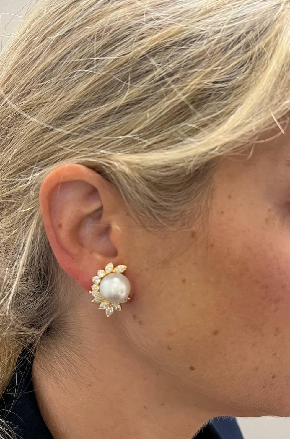 Boucle d'oreille en or jaune 18 carats, perle de culture des mers du Sud certifiée par le GIA et diamant naturel en vente 1