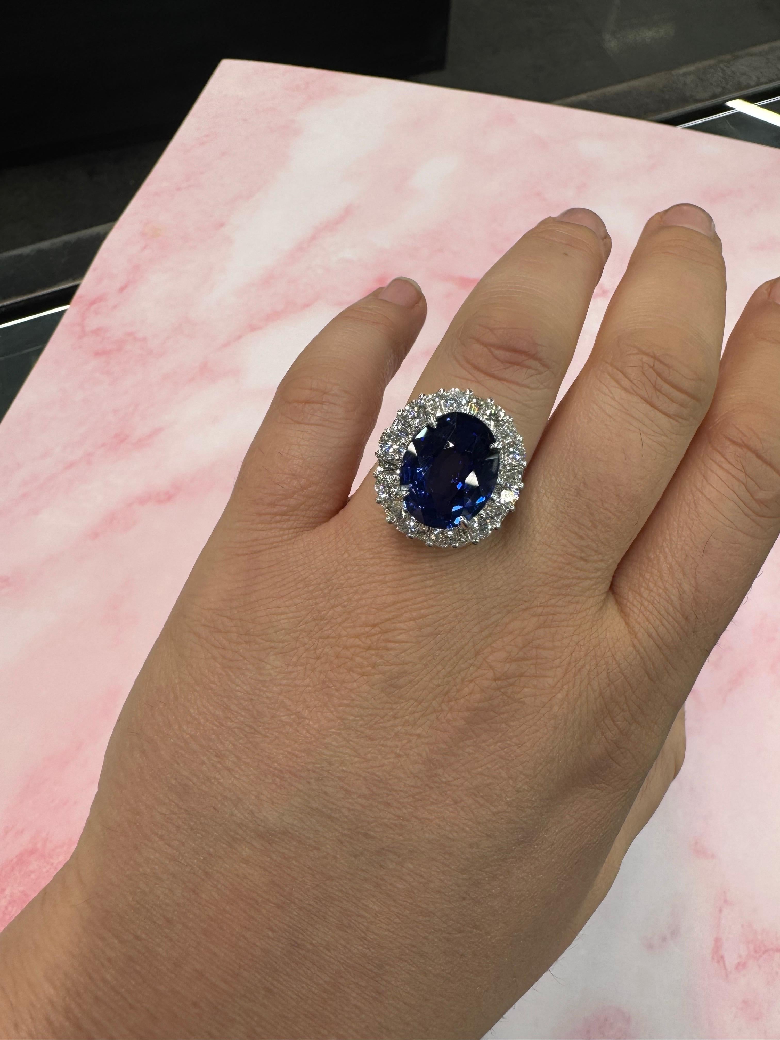 Contemporary GIA Certified Sri Lanka Oval Sapphire Diamond Halo Cocktail Ring 13.61 Carats For Sale