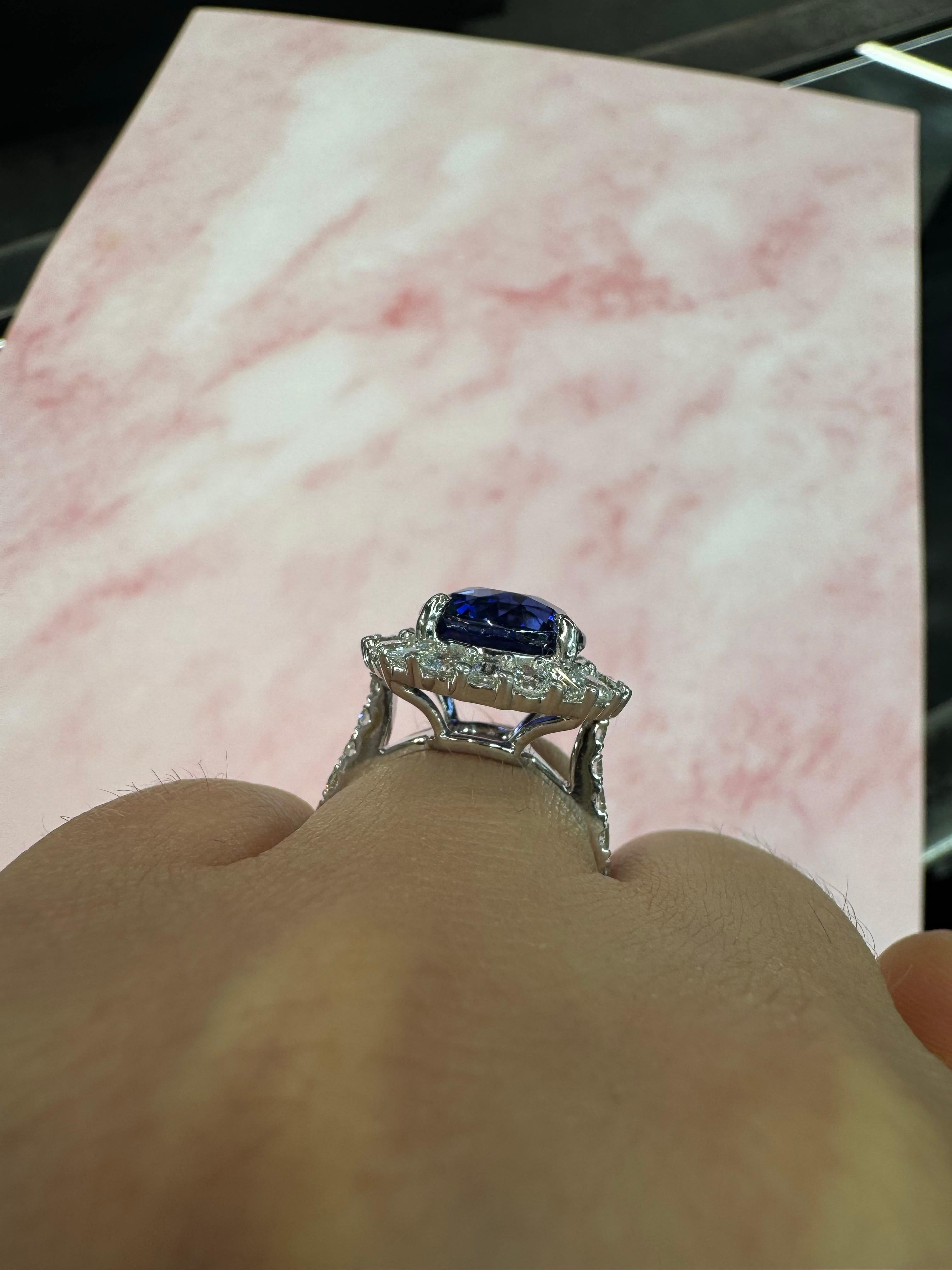 Women's GIA Certified Sri Lanka Oval Sapphire Diamond Halo Cocktail Ring 13.61 Carats For Sale