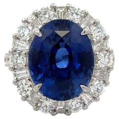 Anello cocktail con zaffiro ovale e diamante aureolato certificato GIA dello Sri Lanka 13,61 carati