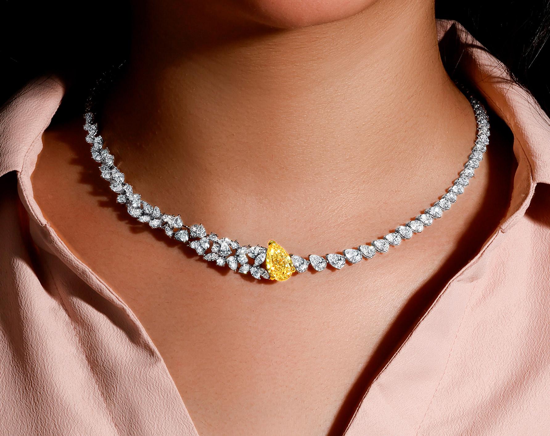 Contemporary GIA Certified Stunning Yellow Pear Cut Diamond Necklace 18.6 Carats 18K Gold For Sale