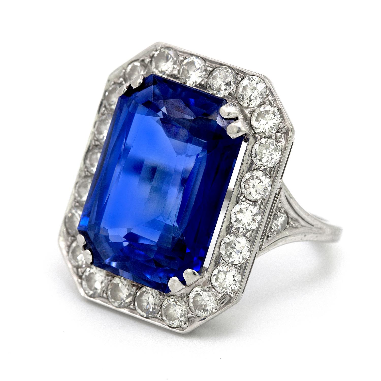 GIA Certified Synthetic Sapphire Diamond Cocktail Ring In Good Condition For Sale In New York, NY
