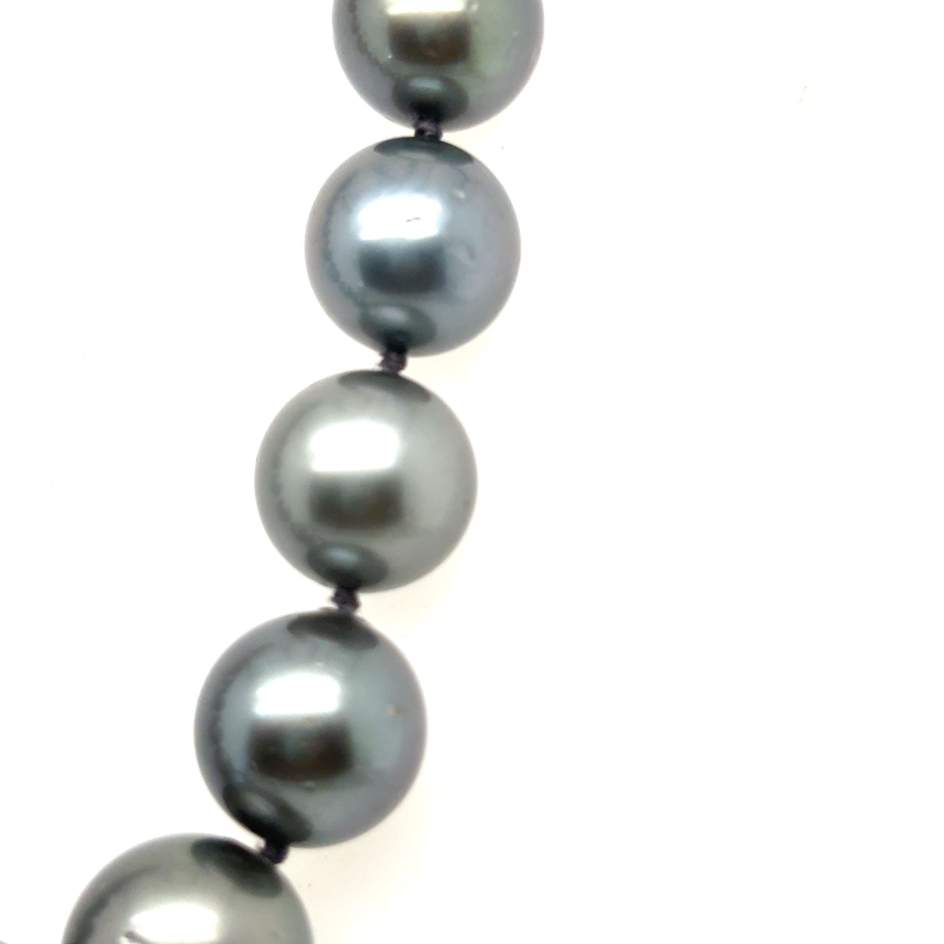 Collana di perle tahitiane certificate GIA con chiusura in oro bianco In condizioni Nuovo in vendita a Trumbull, CT