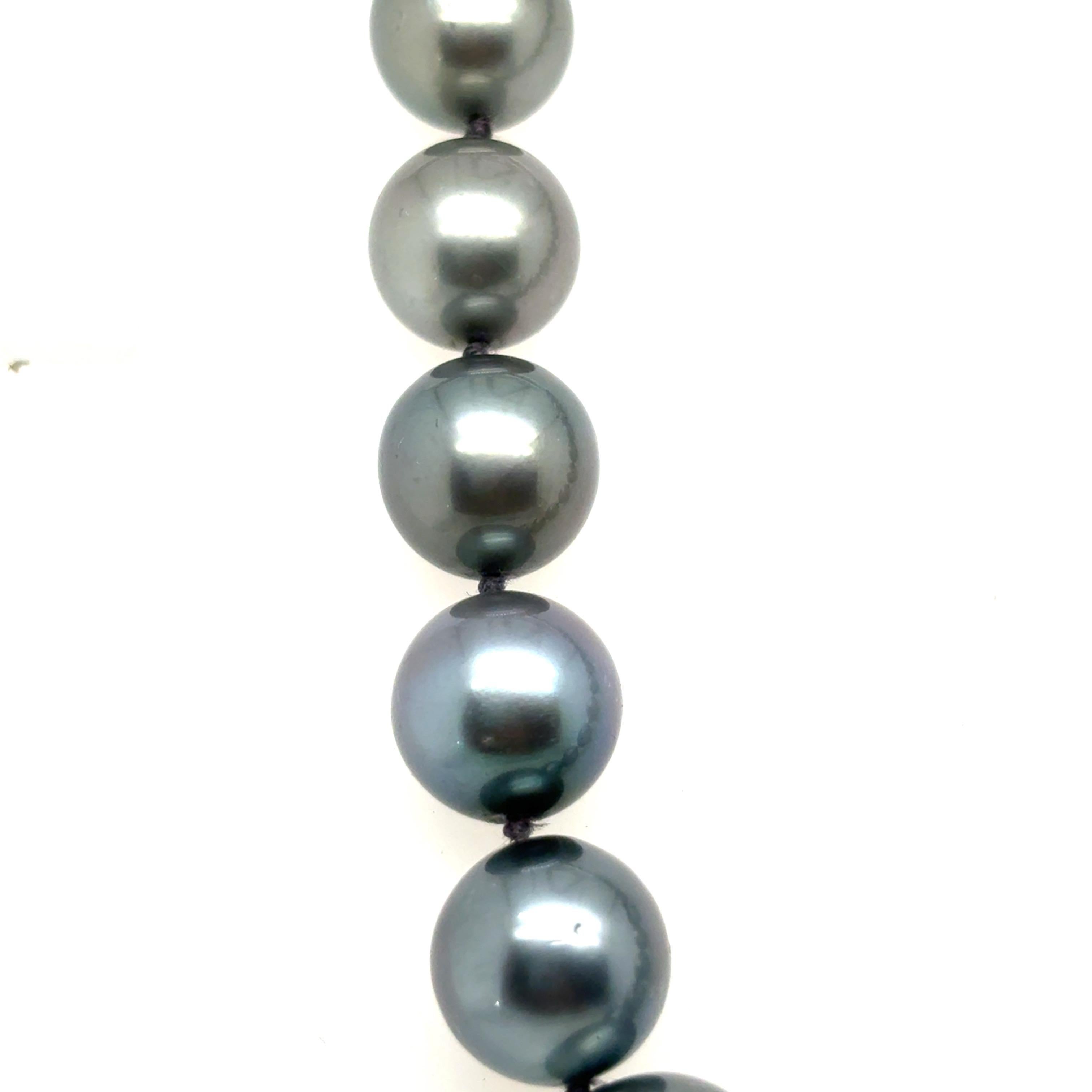 Donna Collana di perle tahitiane certificate GIA con chiusura in oro bianco in vendita