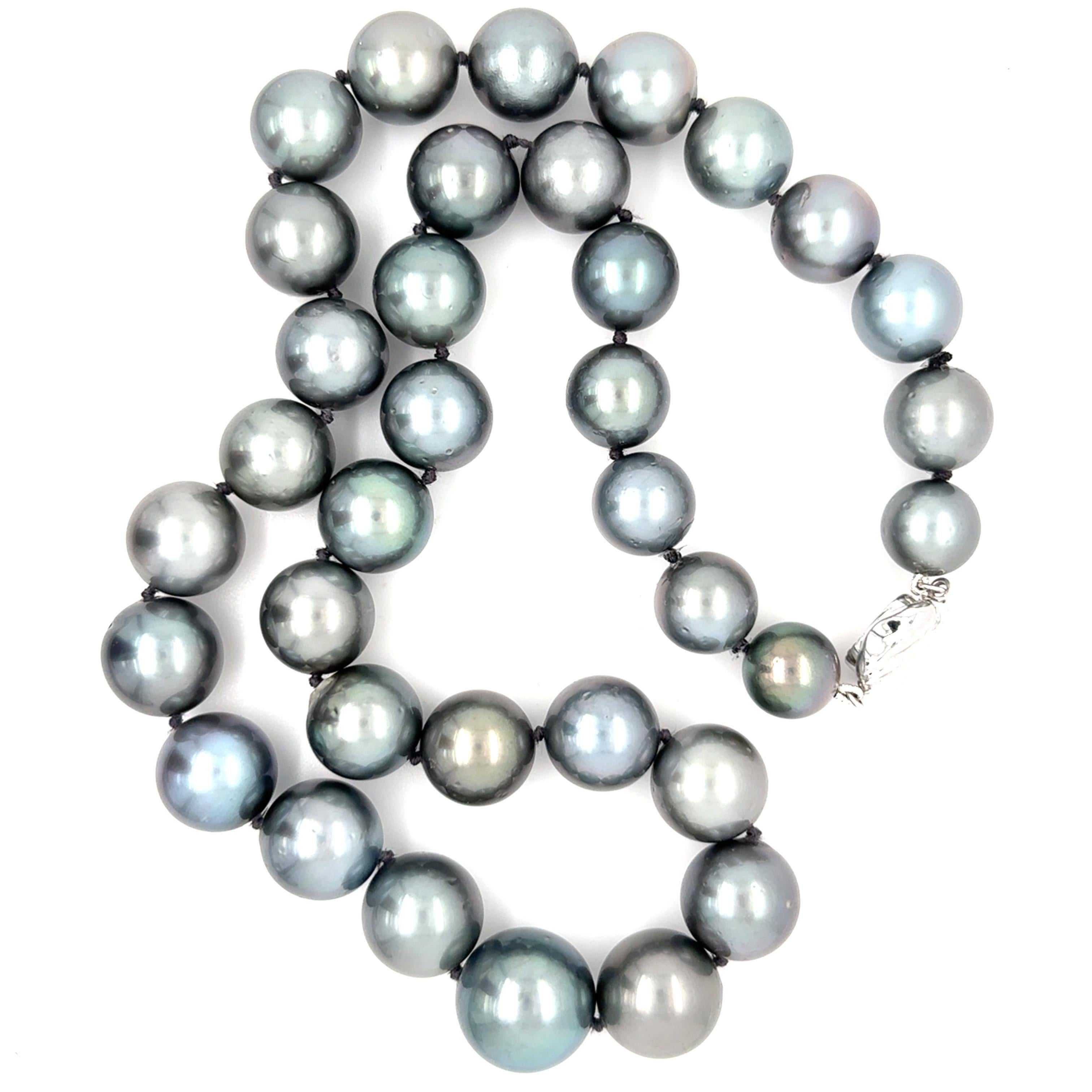 Collana di perle tahitiane certificate GIA con chiusura in oro bianco in vendita 3