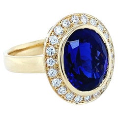 Tanzanite certificata GIA di 7,37 carati di colore finissimo Anello cocktail con diamanti in oro 18Kt