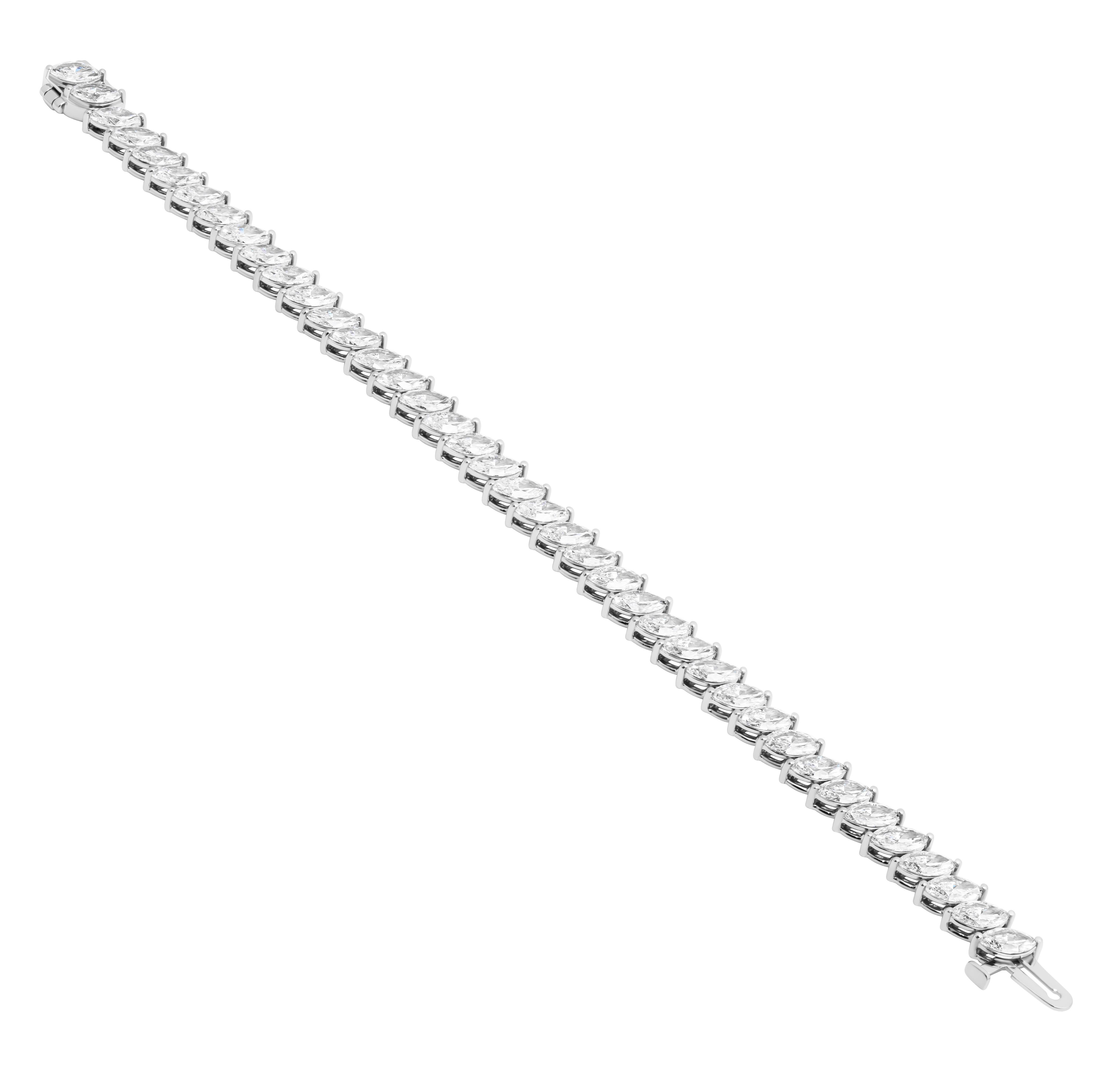 Pulsera de tenis certificada por el GIA con diamantes Marquee
En Platino con diamantes Marquesa, cada piedra está certificada por el GIA
Total: 21,41ct
  1. Marquesa 2507552732 F VS2 - 0,30 ct
2. Marquesa 6511765372 D VS1 - 0,31 ct
3. Marquesa