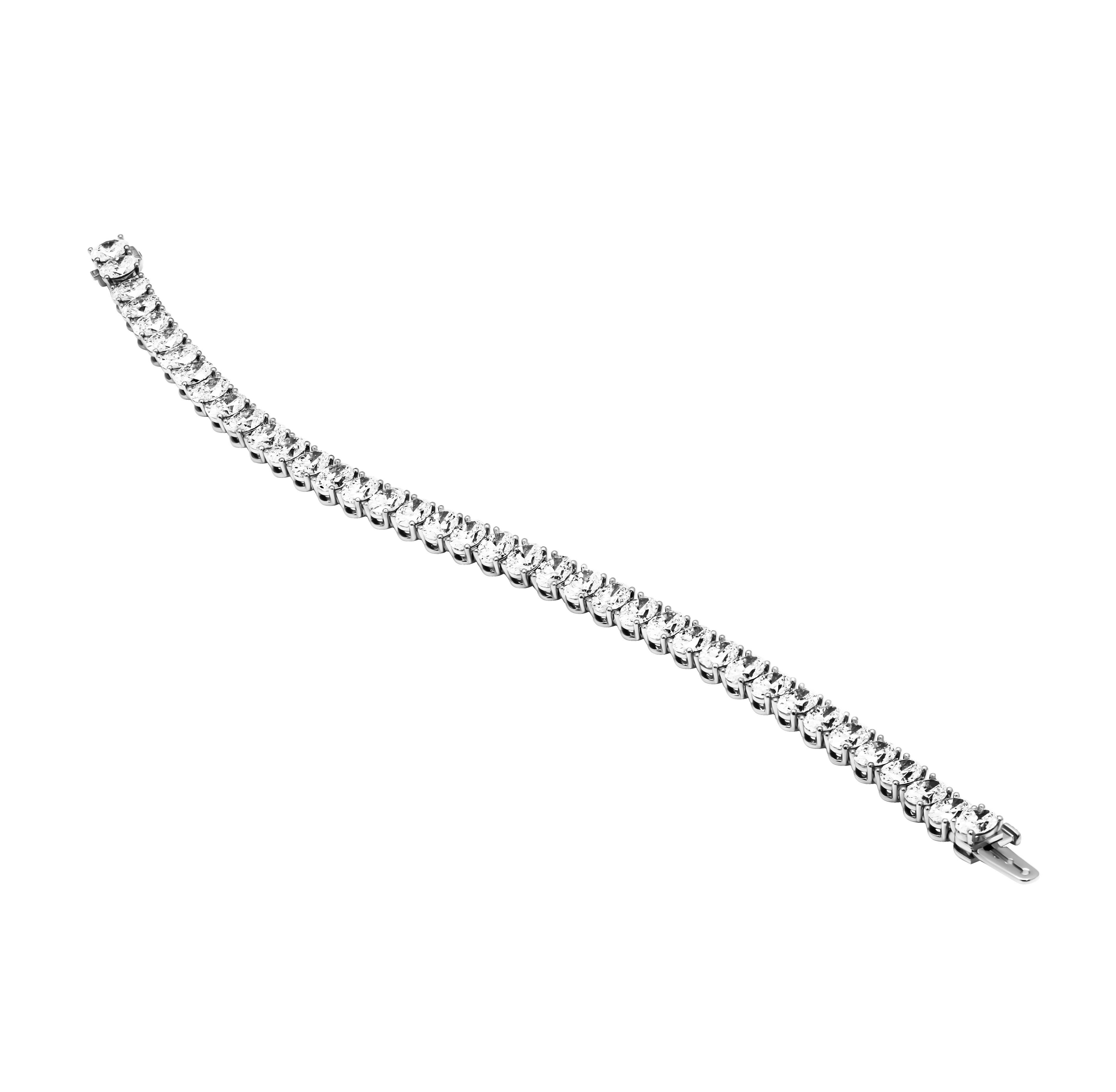 Moderno Bracciale Tennis certificato GIA con diamanti ovali da 0,40 carati per pietra in vendita