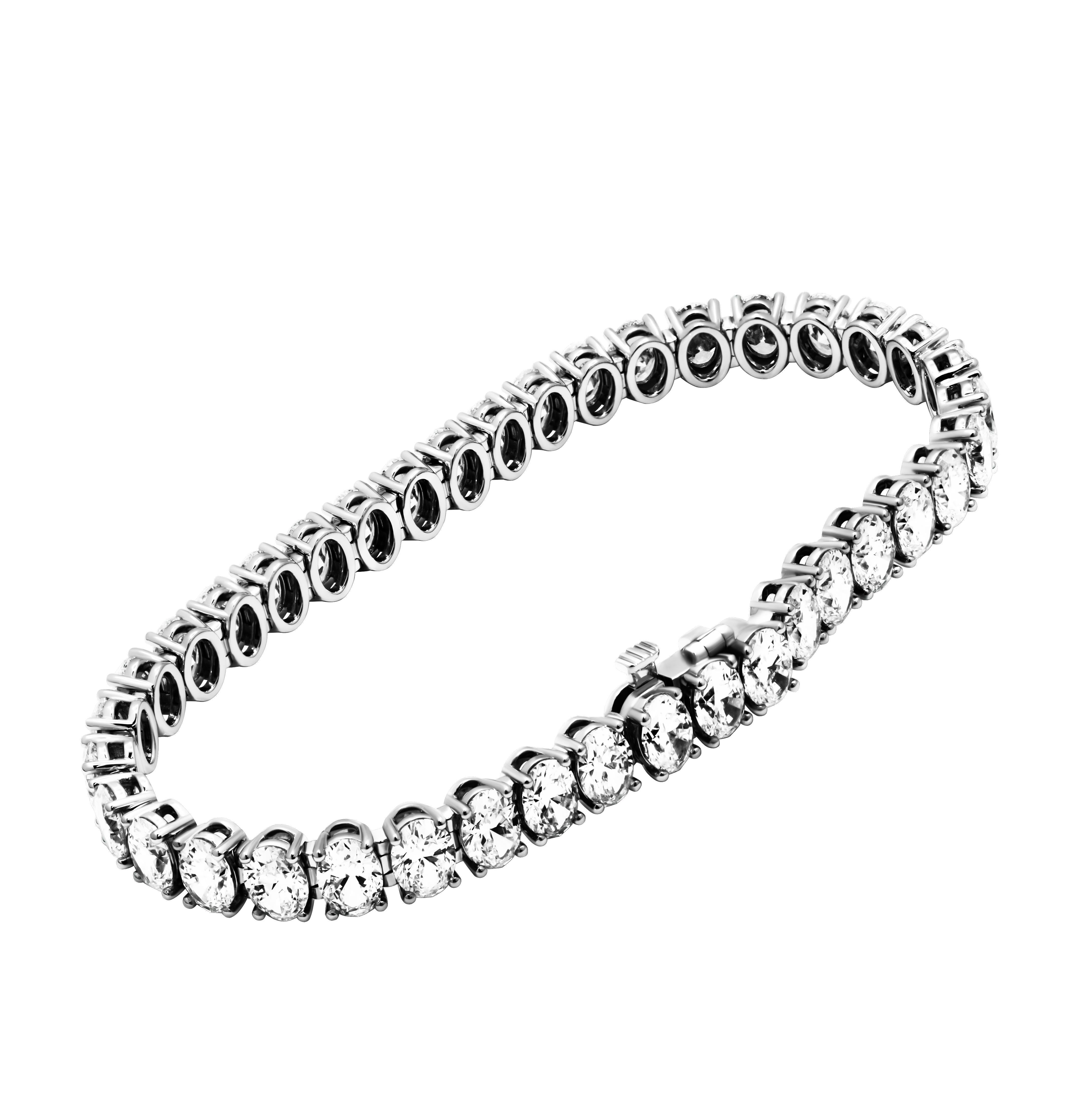 Taglio ovale Bracciale Tennis certificato GIA con diamanti ovali da 0,40 carati per pietra in vendita
