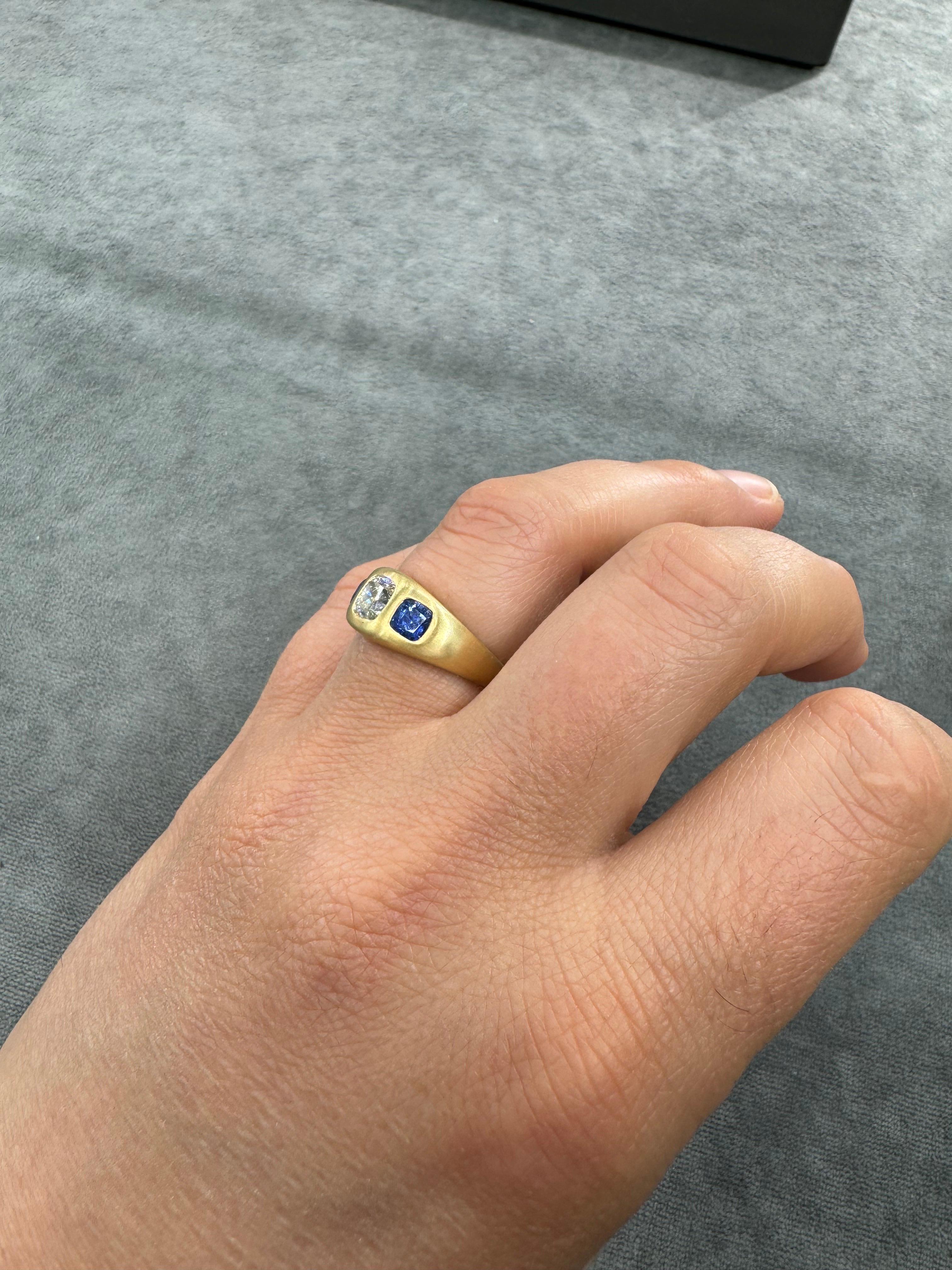 Bague gitan certifiée GIA avec trois pierres, diamants taille coussin et saphirs 1,64 carat 18 carats Pour femmes en vente