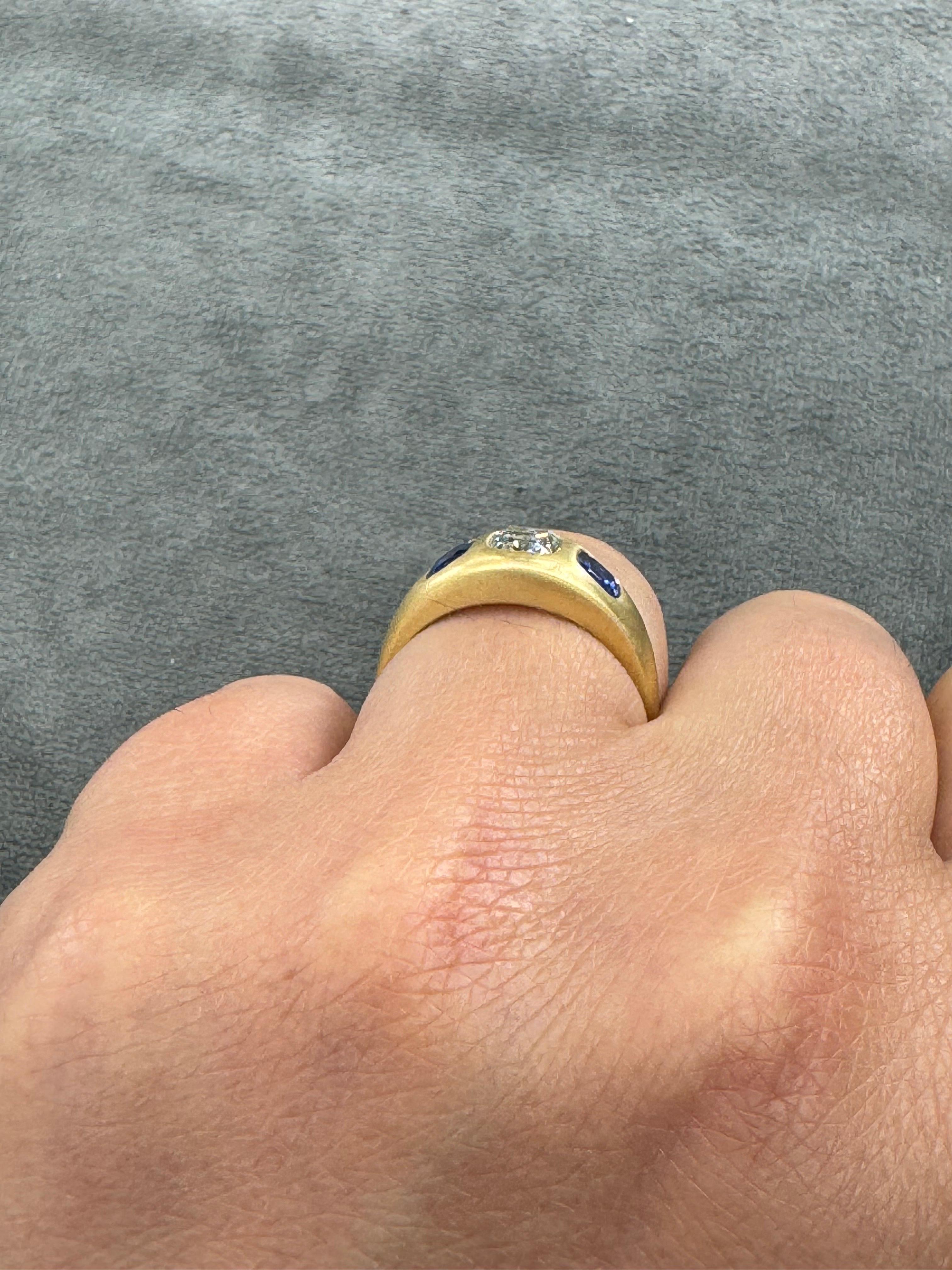 Bague gitan certifiée GIA avec trois pierres, diamants taille coussin et saphirs 1,64 carat 18 carats en vente 2
