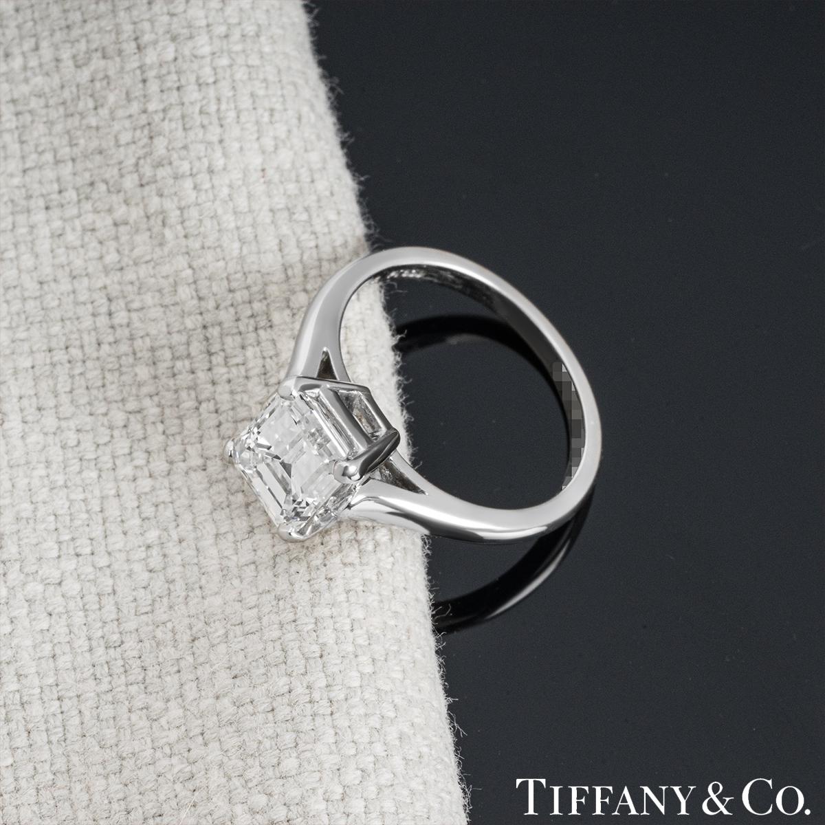 Certifié GIA Tiffany & Co. Bague de fiançailles avec diamant taille émeraude 1,59 carat E/VS1 en vente 3