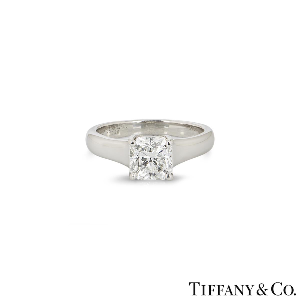 Certifié GIA pour Tiffany & Co. Bague en platine avec diamant taille Lucida de 1,10 carat Excellent état - En vente à London, GB