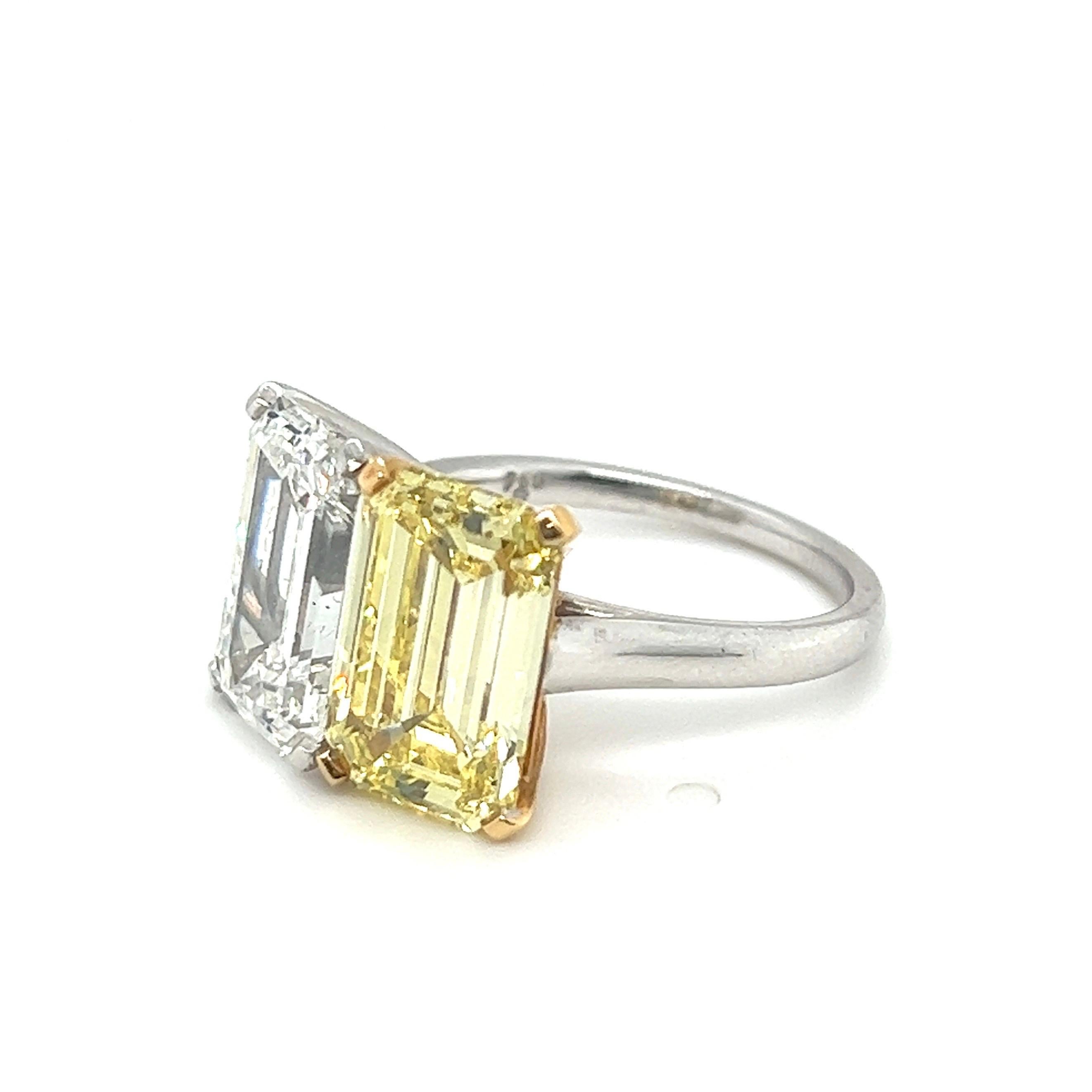 GIA Certified Toi et Moi Emerald-Cut Fancy Color Diamond Ring In Excellent Condition In Zurich, CH