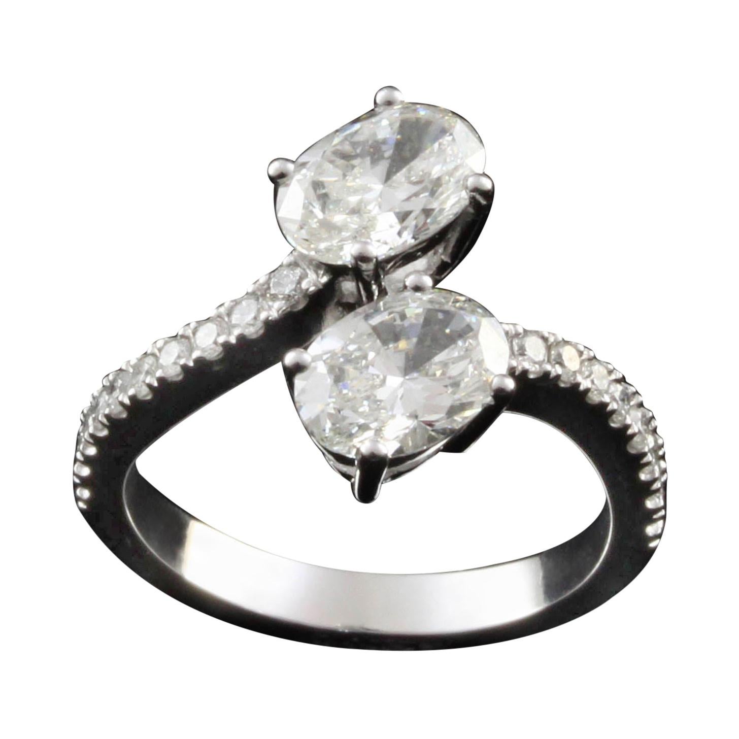 GIA Certified Toi et Moi Ring in 18kt Gold For Sale