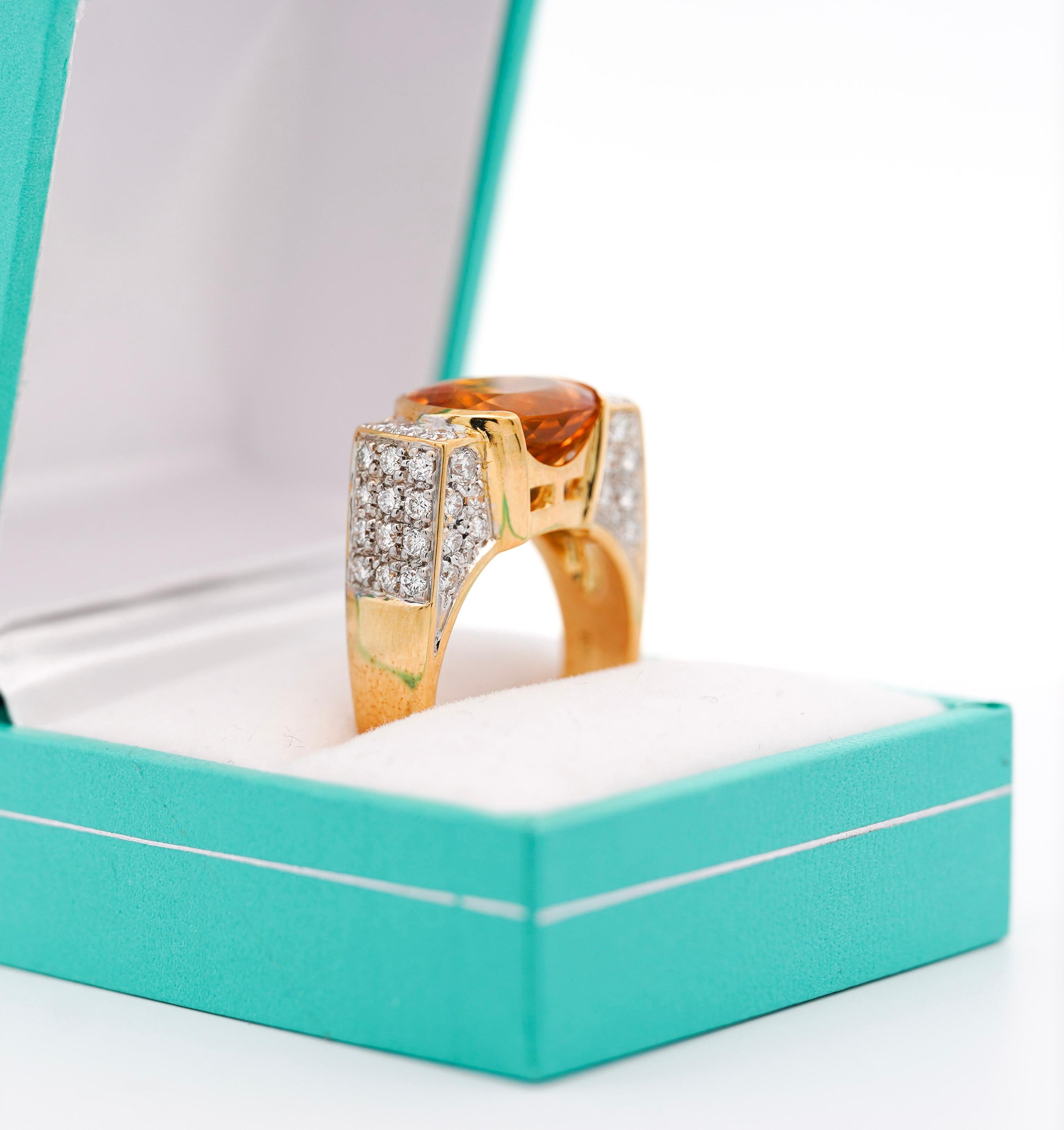 Rétro GIA Certified Topaz Half Bezel & Diamond Square Shape Vintage Ring in 18k Gold (Bague vintage en or 18k) en vente
