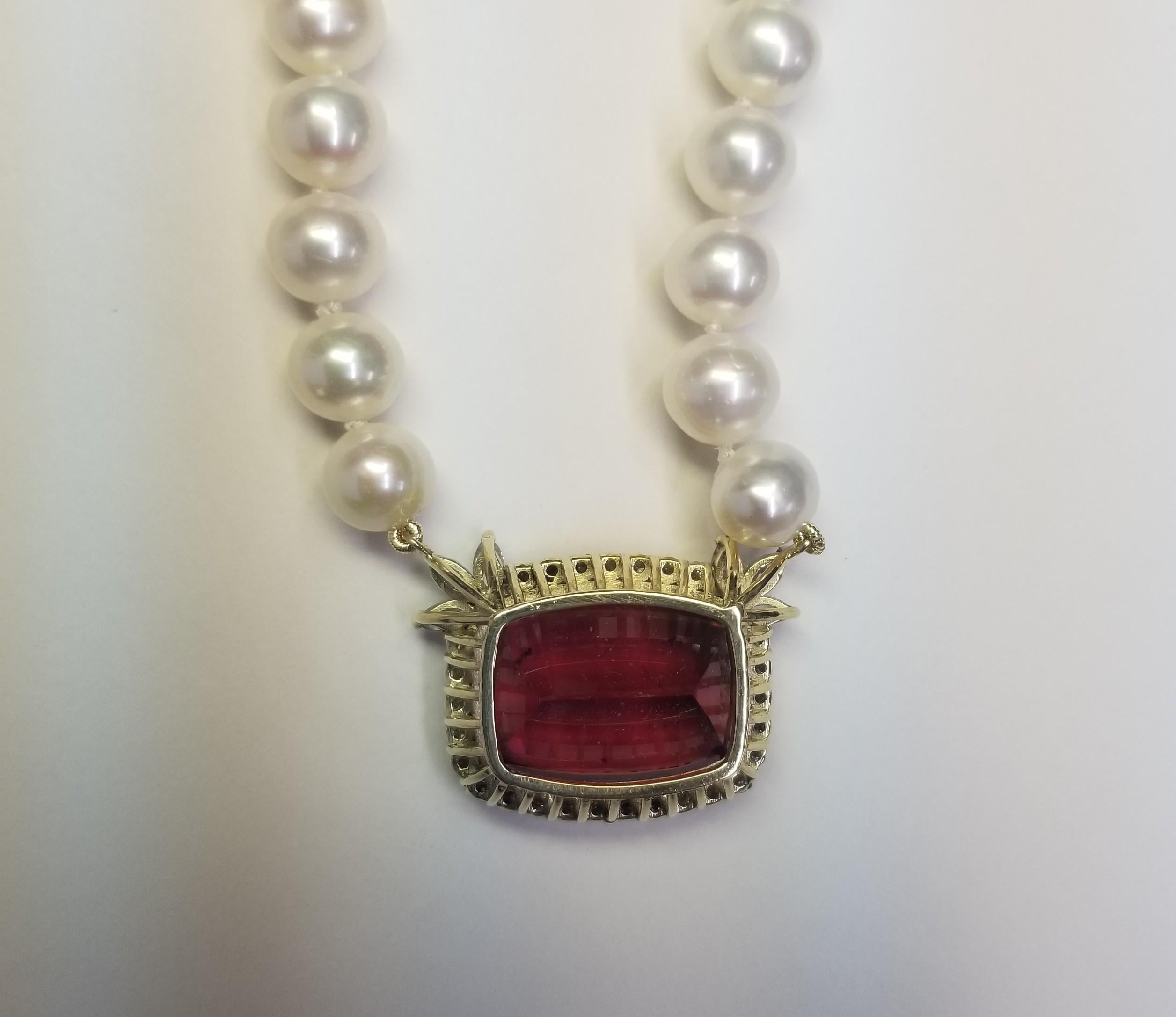 GIA Certified Tourmaline 30.87 carats avec diamant et collier de perles Neuf - En vente à Los Angeles, CA