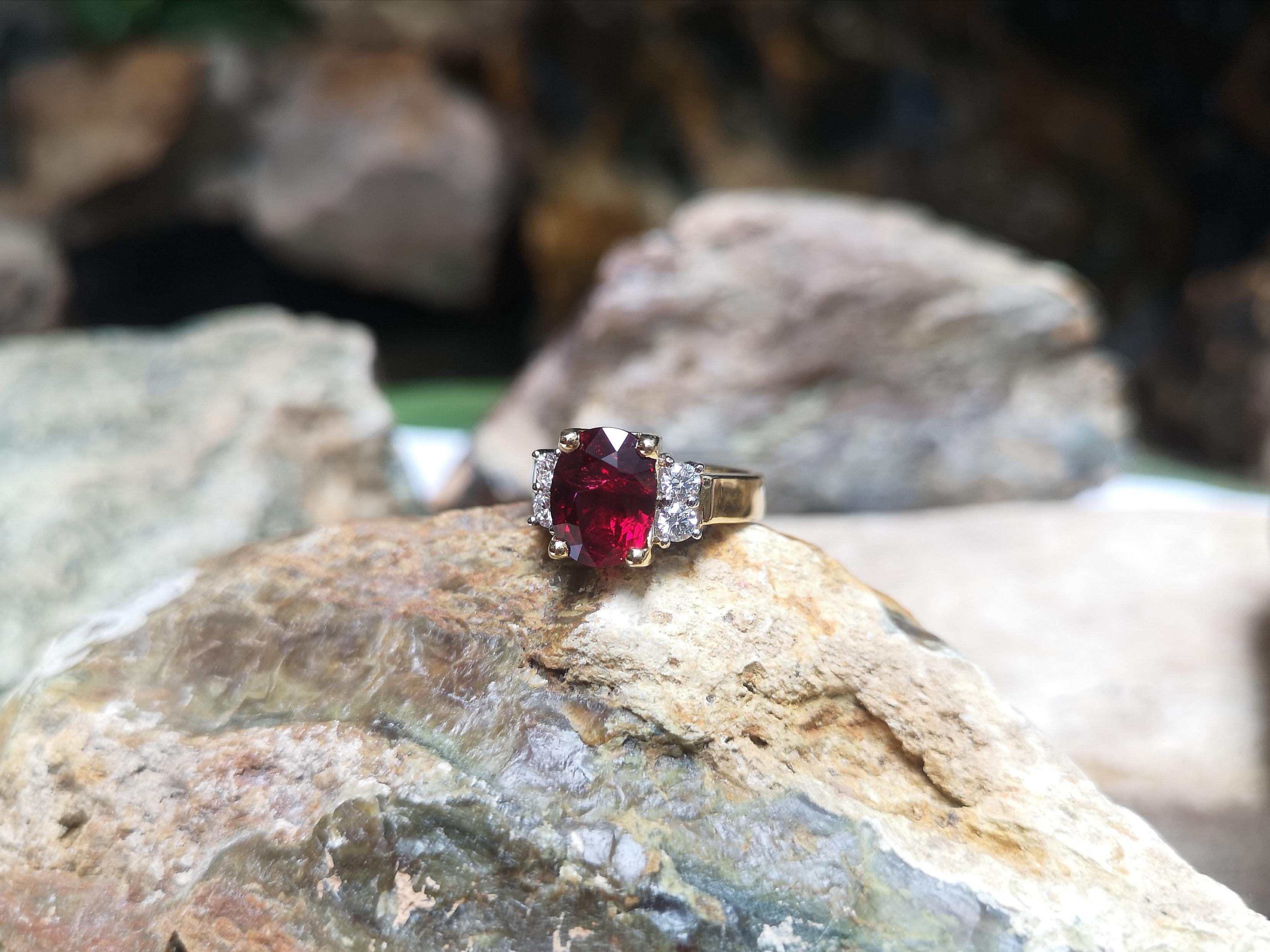 GIA Certified Unheated 4 carat Ruby with Diamond Ring Set in 18 Karat Gold For Sale 2