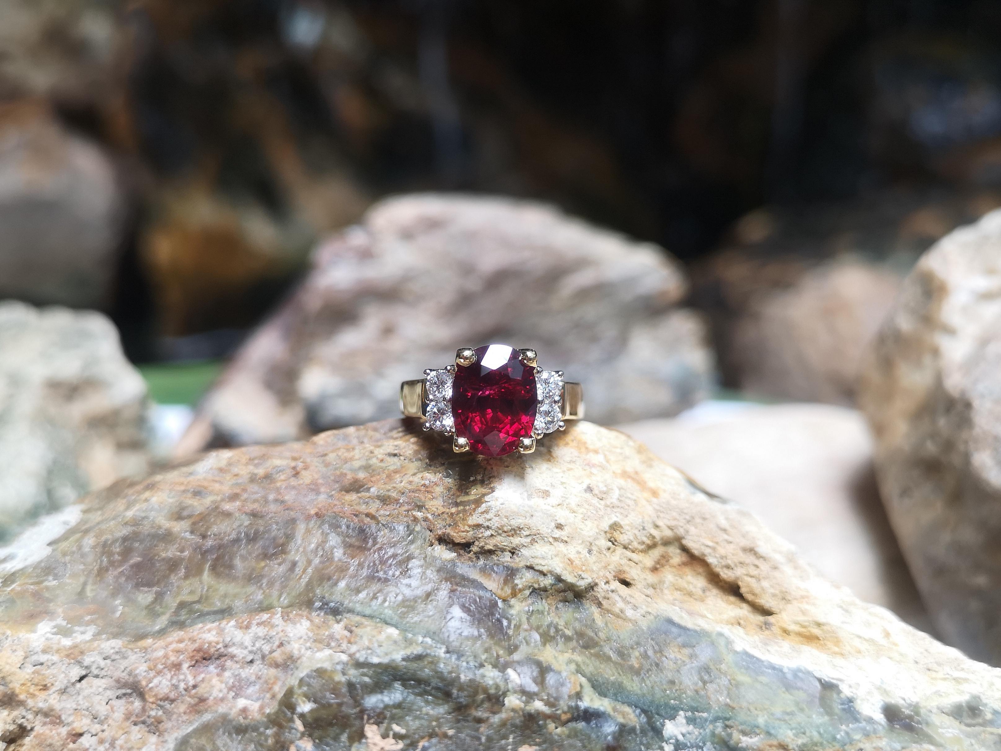 GIA Certified Unheated 4 carat Ruby with Diamond Ring Set in 18 Karat Gold For Sale 3