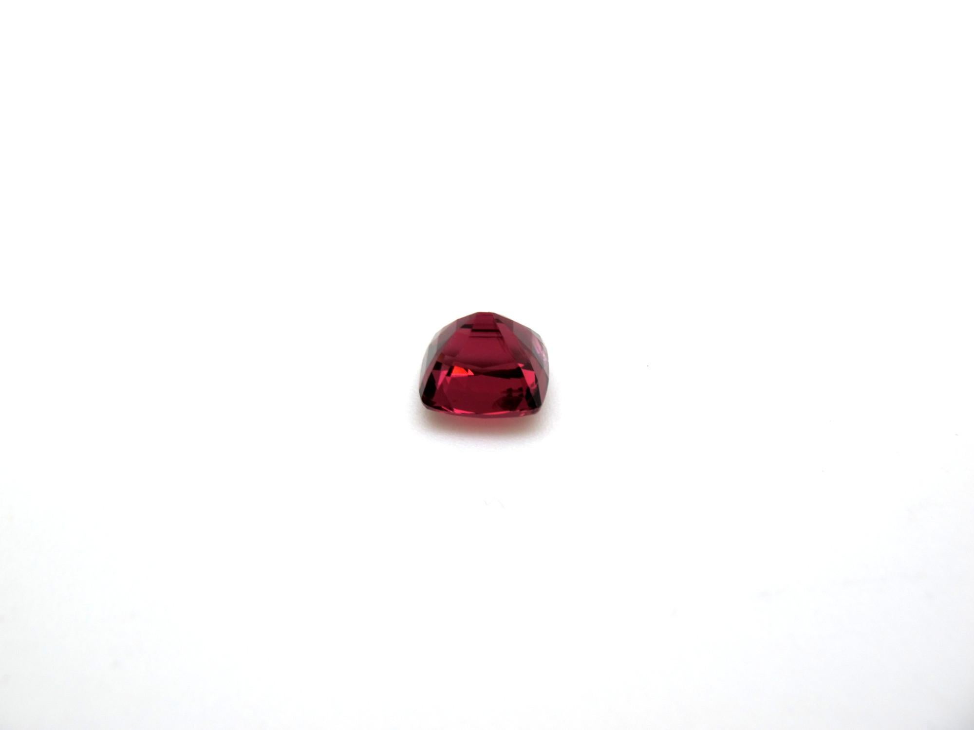 Espinela roja en cojín de 4,60 quilates, gema suelta, certificada por el GIA en venta 10