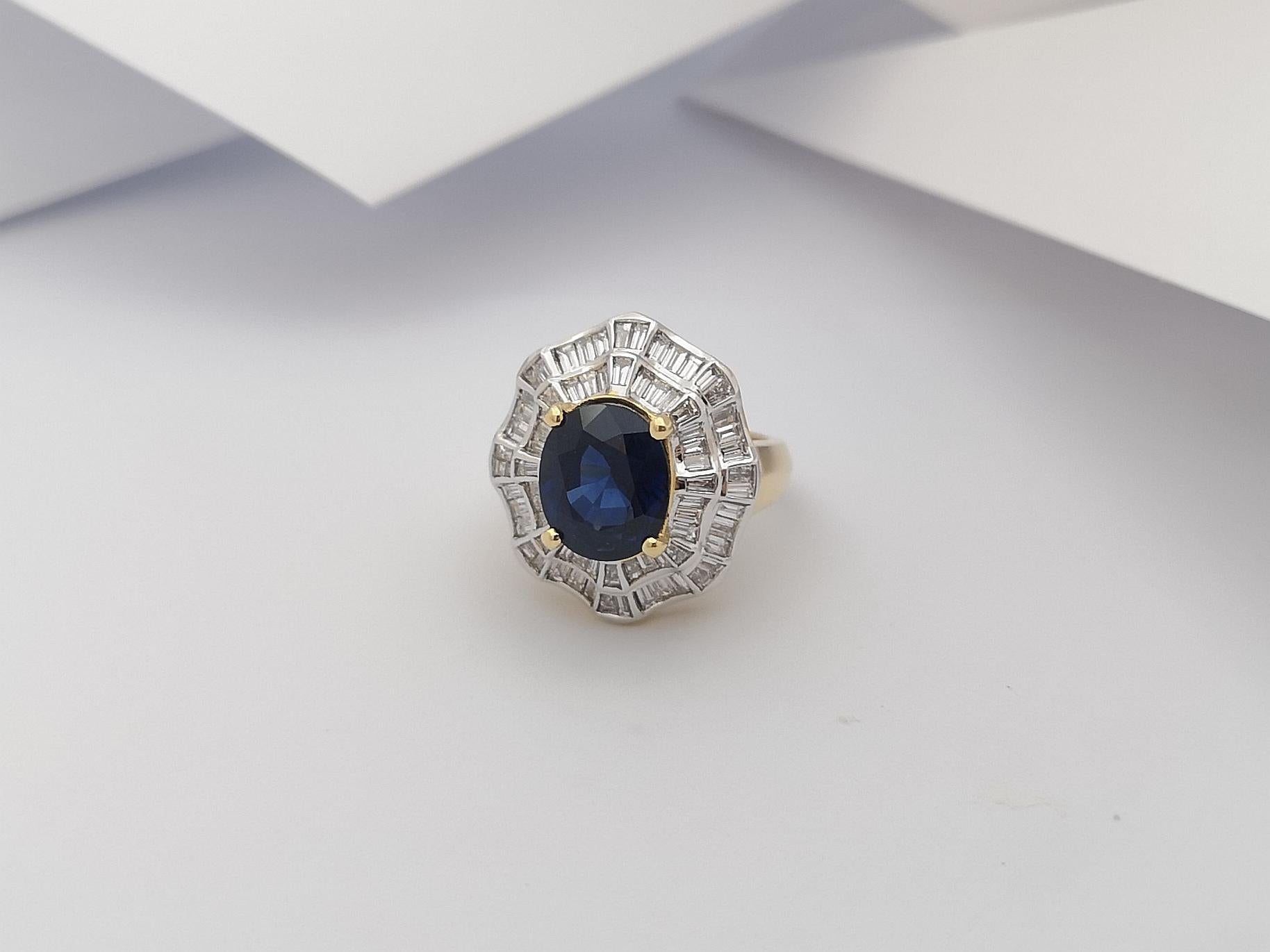 GIA Certified Unheated 5 Cts Blue Sapphire with Diamond Ring in 18 Karat Gold For Sale 3