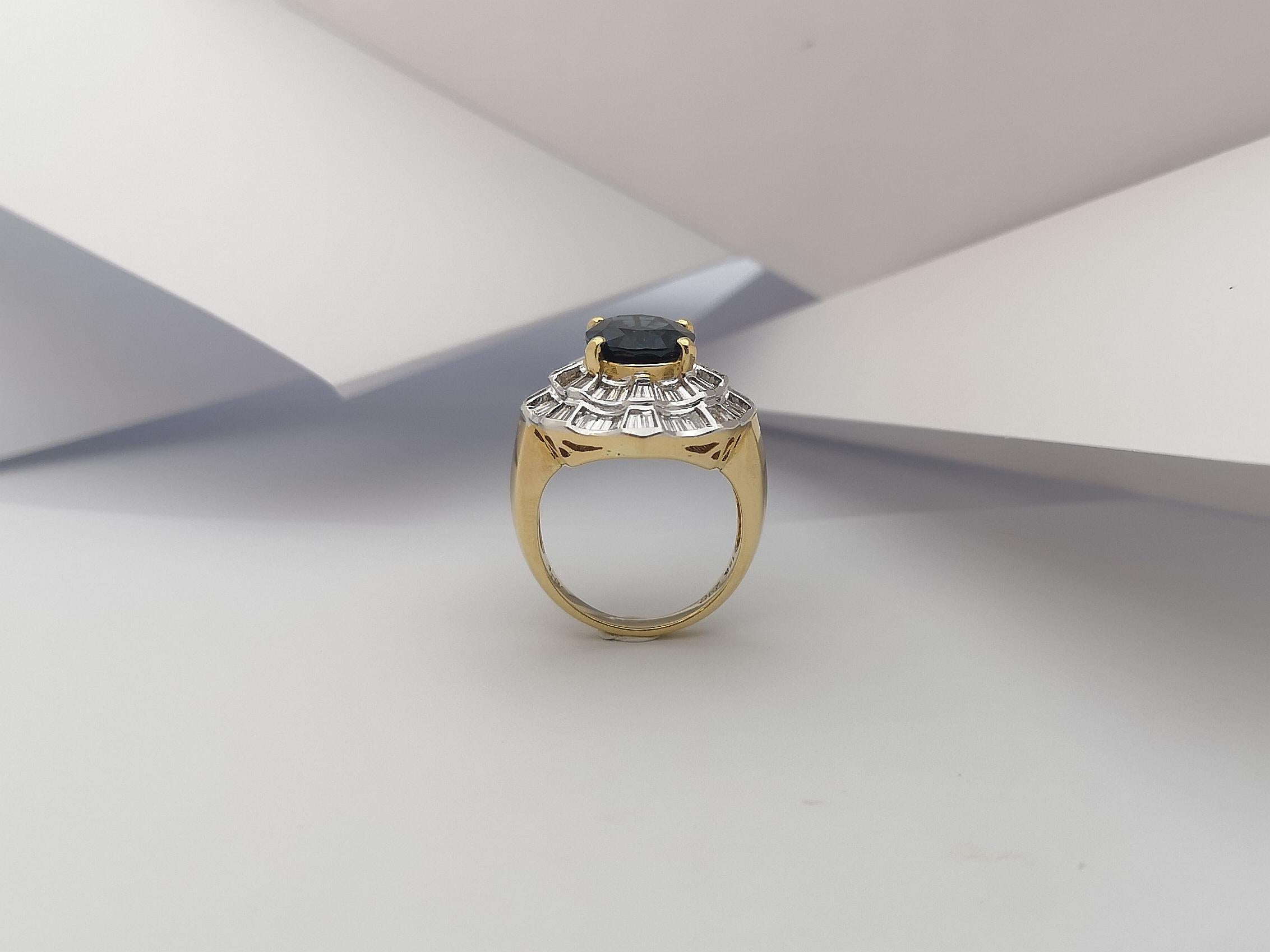 GIA Certified Unheated 5 Cts Blue Sapphire with Diamond Ring in 18 Karat Gold For Sale 5