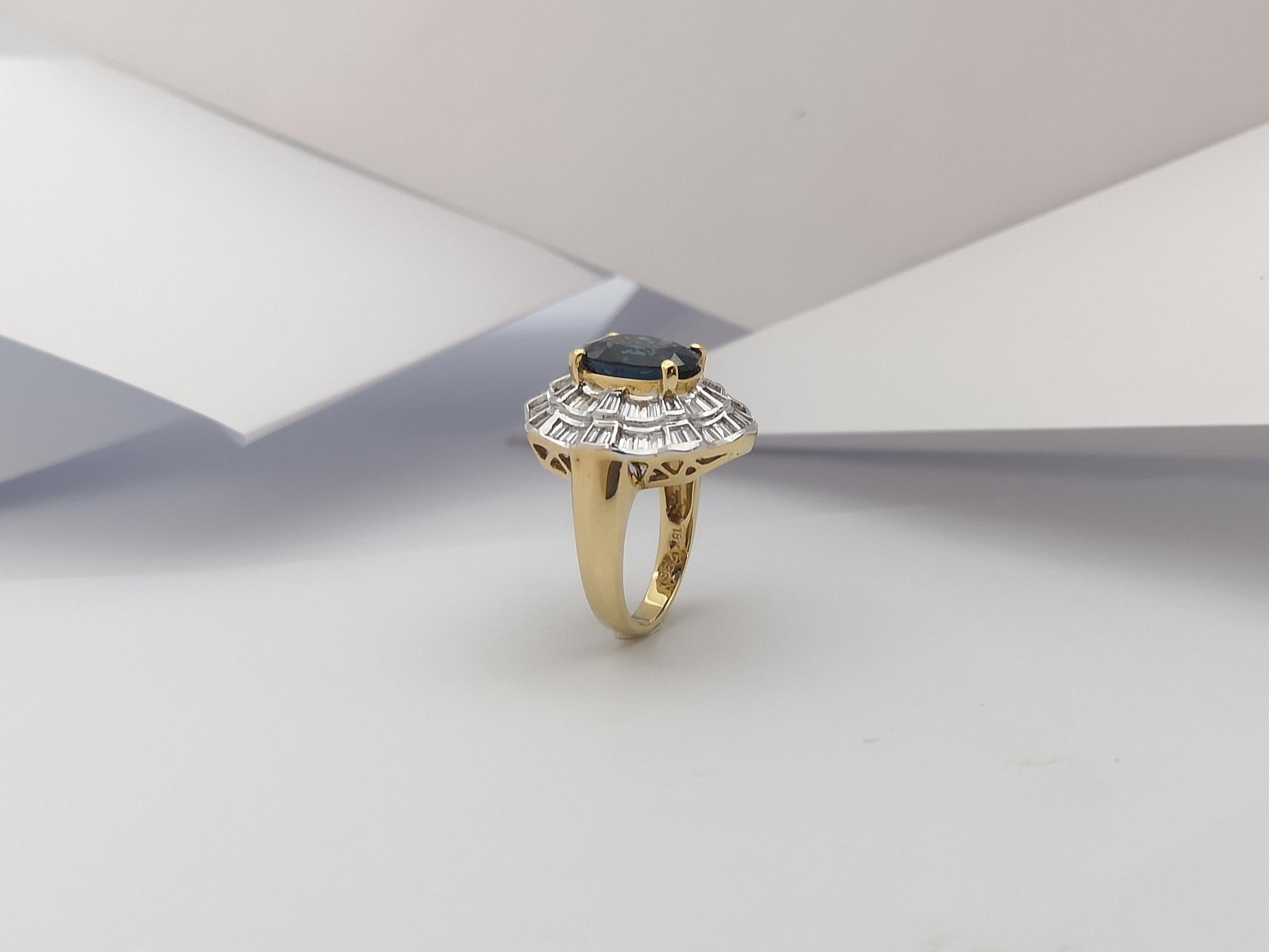 GIA Certified Unheated 5 Cts Blue Sapphire with Diamond Ring in 18 Karat Gold For Sale 7