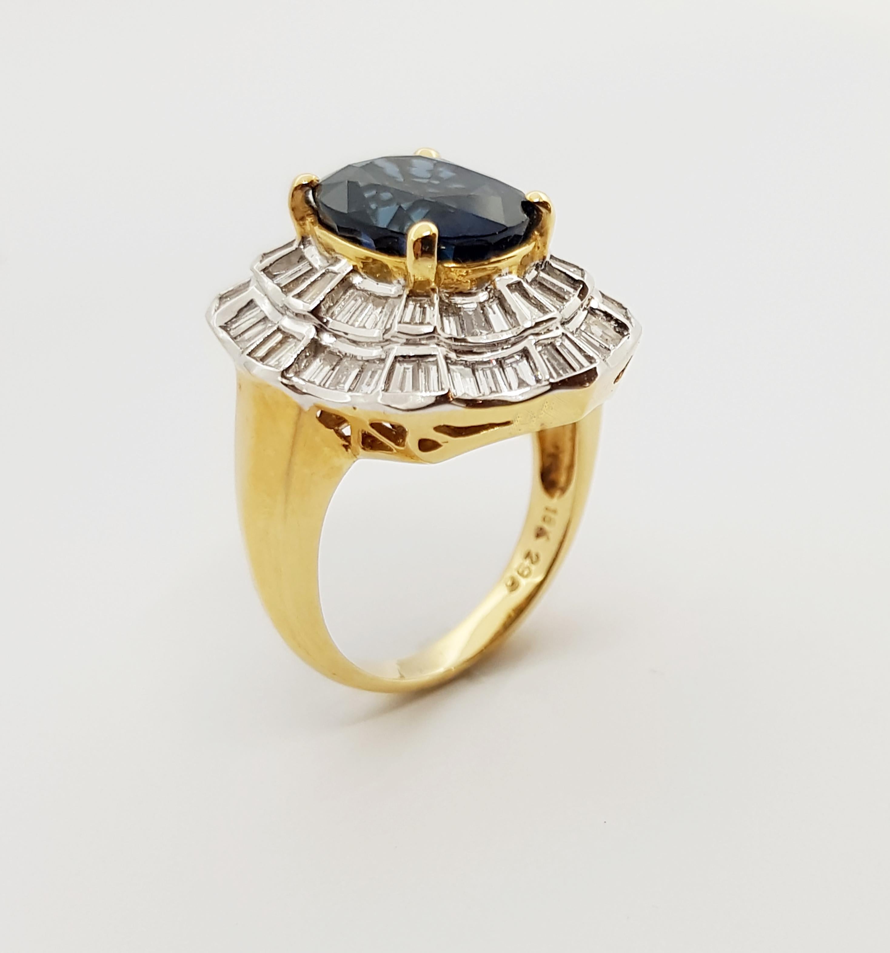 Women's GIA Certified Unheated 5 Cts Blue Sapphire with Diamond Ring in 18 Karat Gold For Sale