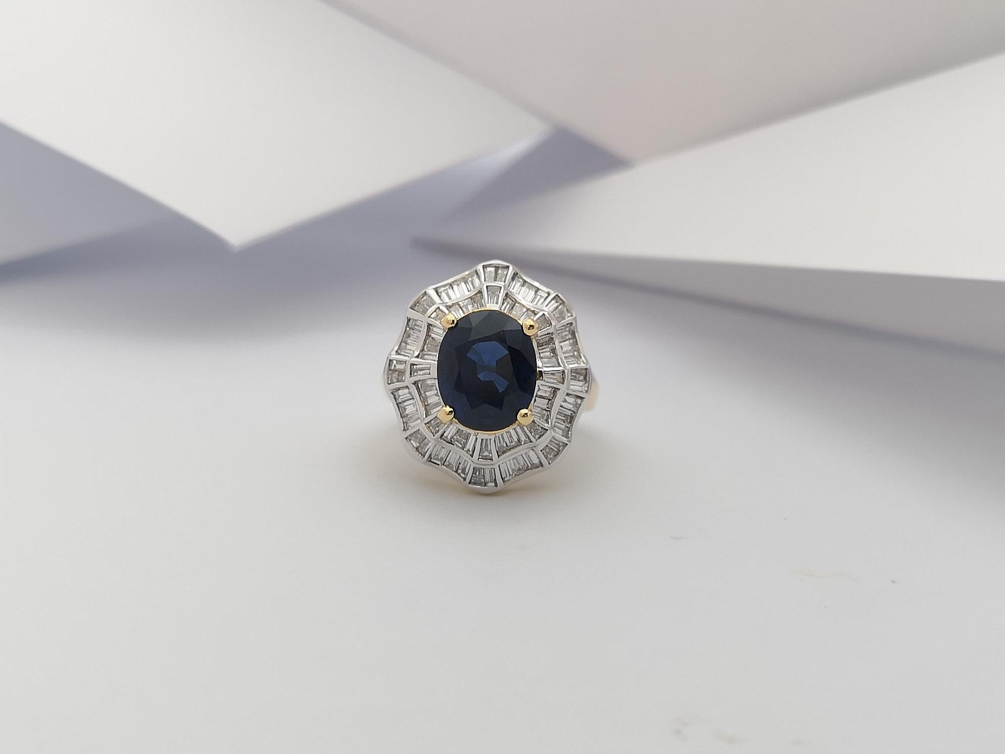 GIA Certified Unheated 5 Cts Blue Sapphire with Diamond Ring in 18 Karat Gold For Sale 2