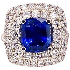 Bague cocktail en saphir bleu non chauffé et diamants certifiés GIA