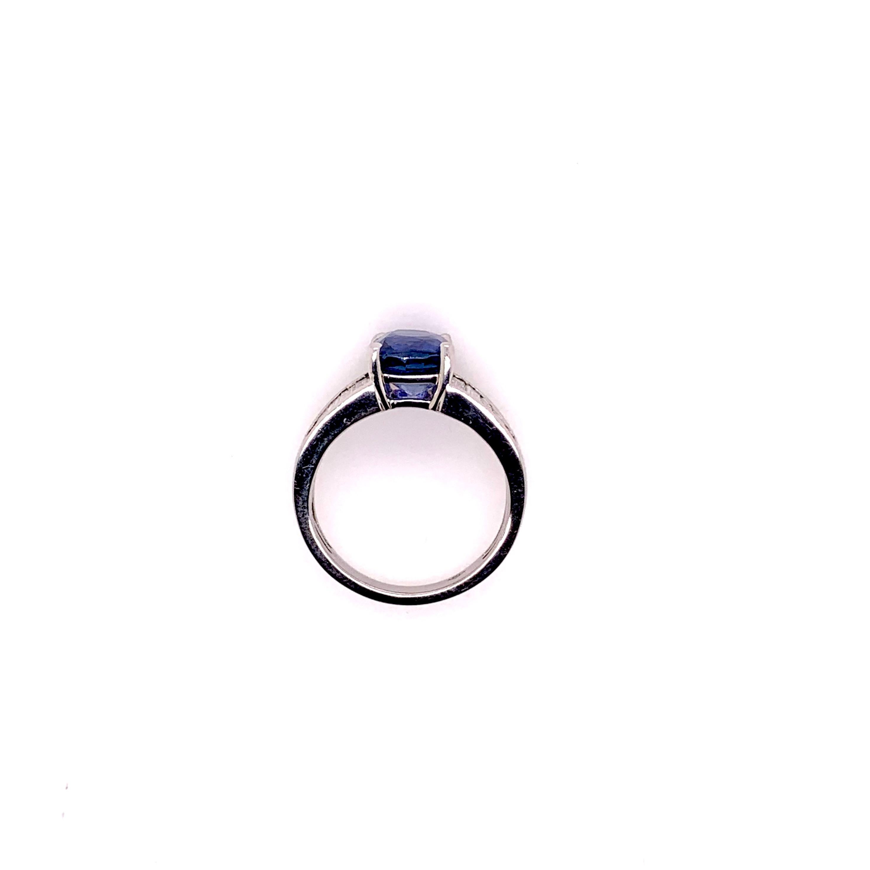GIA-zertifizierter unerhitzter blauer Saphir-Diamantring aus 18 Karat Weißgold im Zustand „Neu“ im Angebot in Carrollton, TX