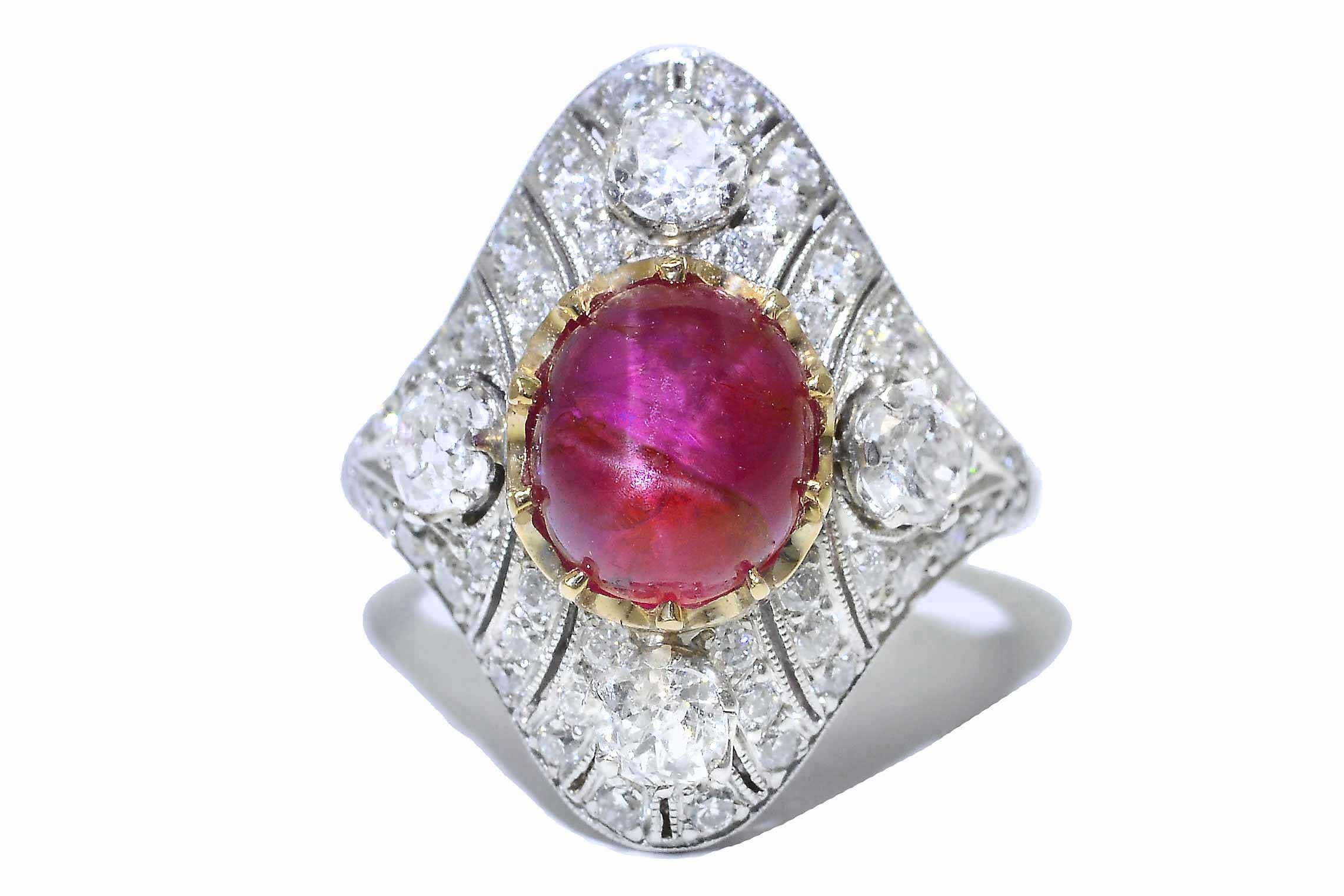 En vente :  Bague de fiançailles en rubis étoilé de Birmanie certifié par le GIA 5
