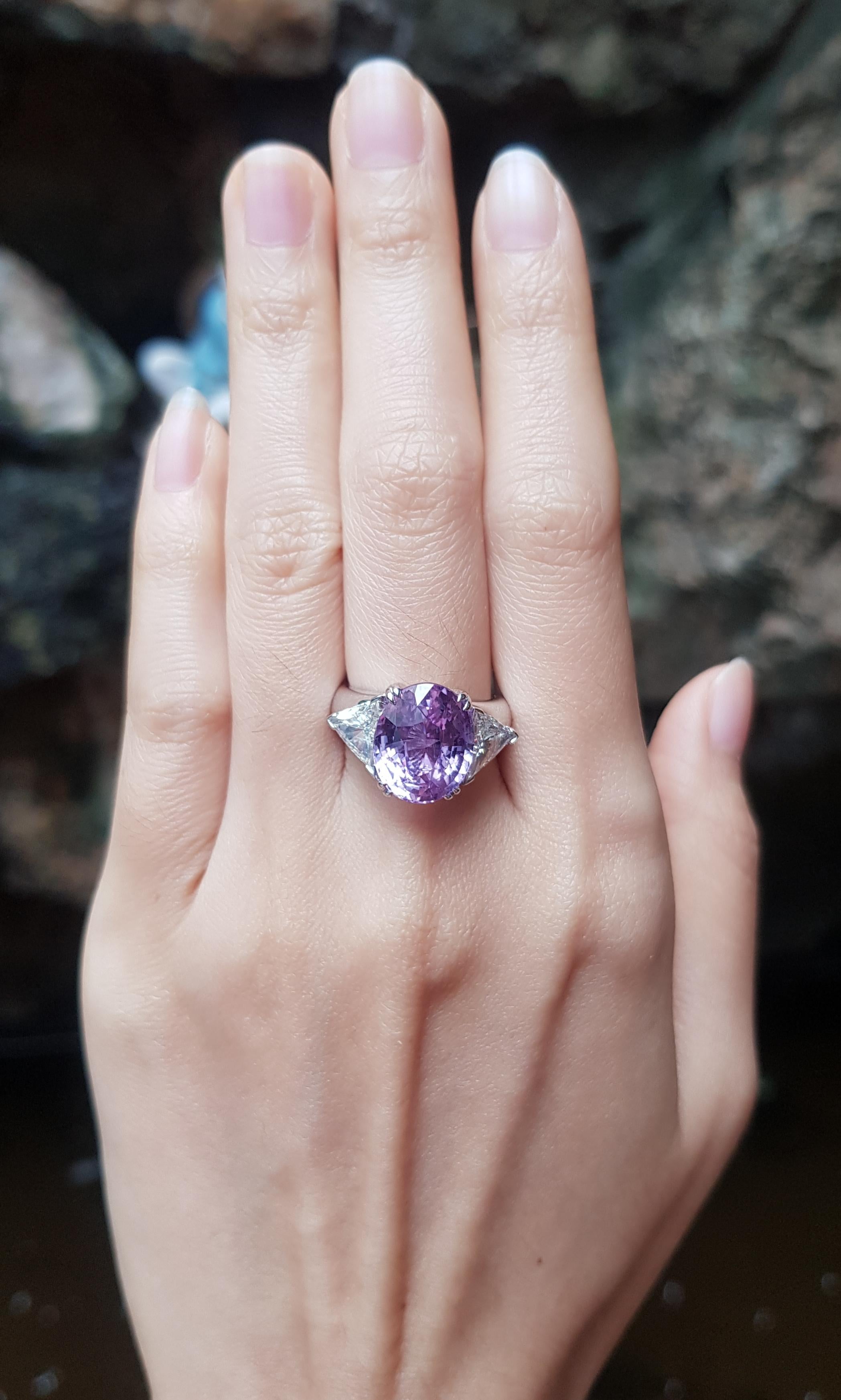 Unheated Purple Sapphire 8.66 carats with Diamond 1.87 carats Ring set in Platinum 950 Settings
(GIA & GIT Certified)

Width:  2.0 cm 
Length: 1.3 cm
Ring Size: 51
Total Weight: 13.5 grams

Purple Sapphire 
Width:  0.8 cm 
Length: 1.3 cm

