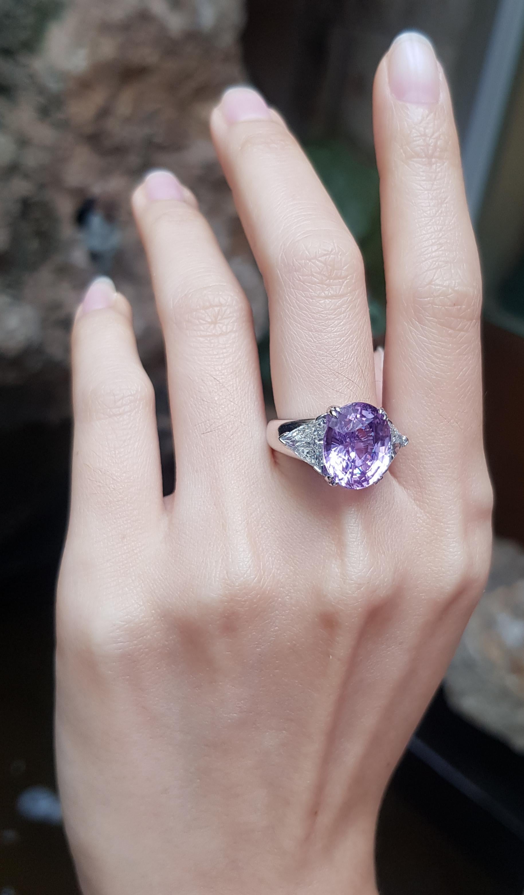 Contemporary GIA Certified Unheated Ceylon 8cts Purple Sapphire with Diamond Ring in Platinum For Sale
