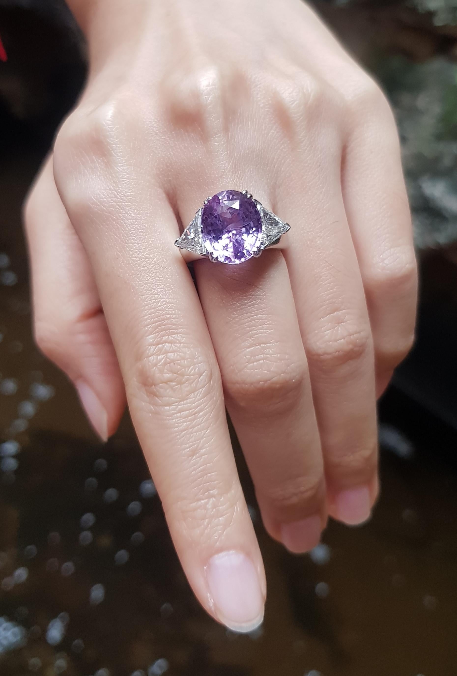 GIA Certified Unheated Ceylon 8cts Purple Sapphire with Diamond Ring in Platinum In New Condition For Sale In Bangkok, TH