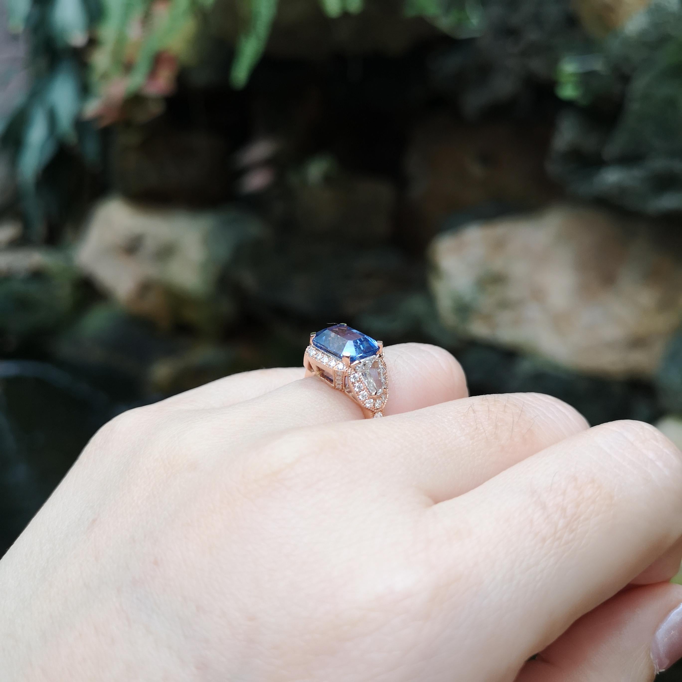 Contemporaneo Anello con zaffiro blu di Ceylon non riscaldato e diamanti in oro rosa 18 carati certificato GIA in vendita