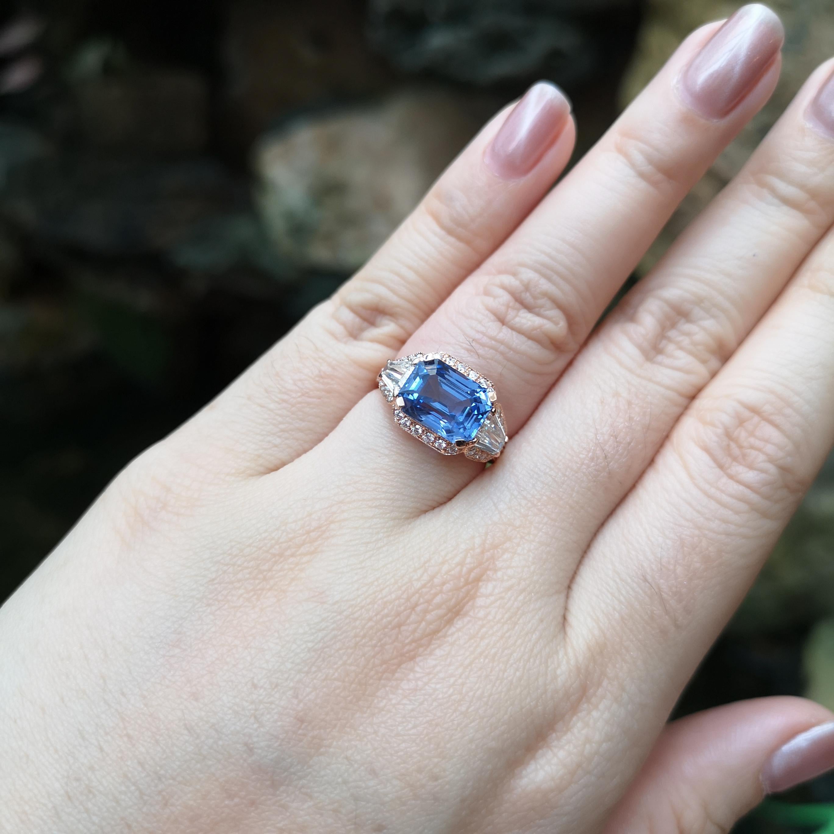 Anello con zaffiro blu di Ceylon non riscaldato e diamanti in oro rosa 18 carati certificato GIA In condizioni Nuovo in vendita a Bangkok, TH