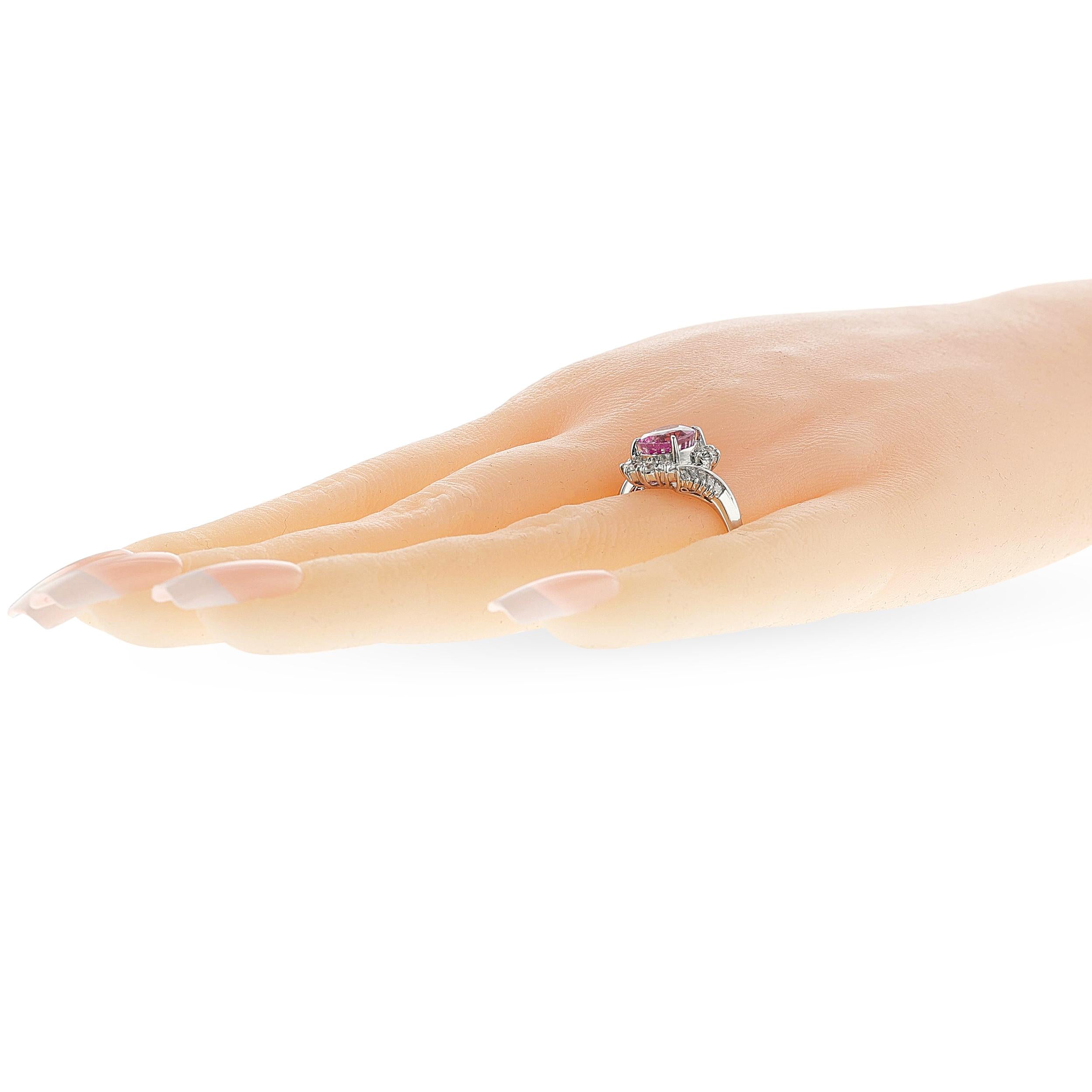 GIA-zertifizierter Ring mit unerhitztem Ceylon-Rosa-Saphir und Diamant, Platin (Ovalschliff) im Angebot