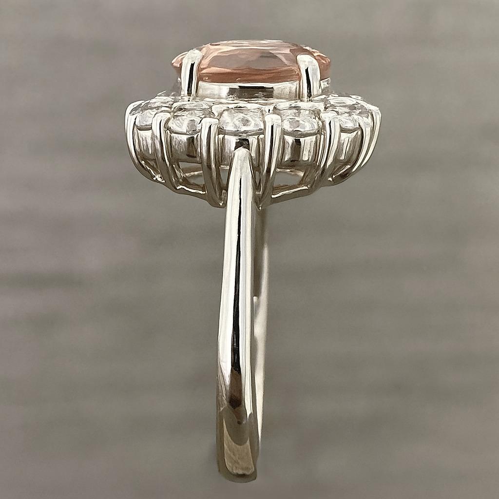 Moderno Anello con zaffiro e diamante Padparadscha non riscaldato certificato GIA in vendita