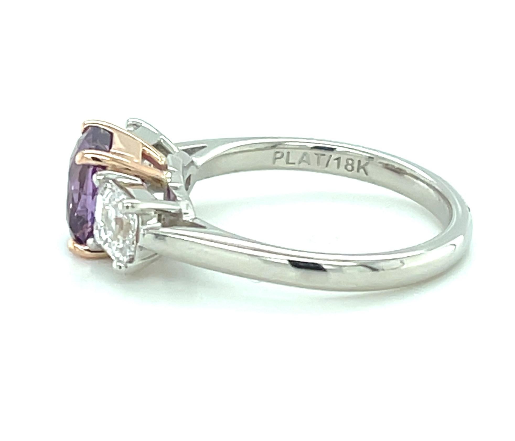 Bague de fiançailles en saphir violet non chauffé et diamants de 2,14 carats, certifiés GIA Pour femmes en vente