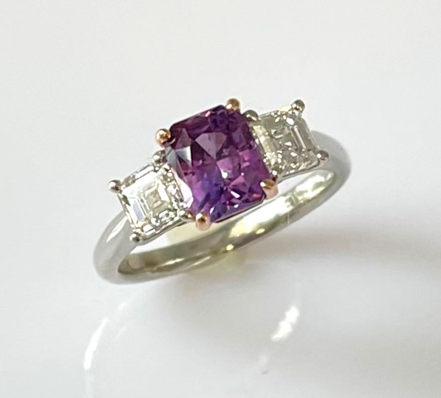 Bague de fiançailles en saphir violet non chauffé et diamants de 2,14 carats, certifiés GIA en vente 2