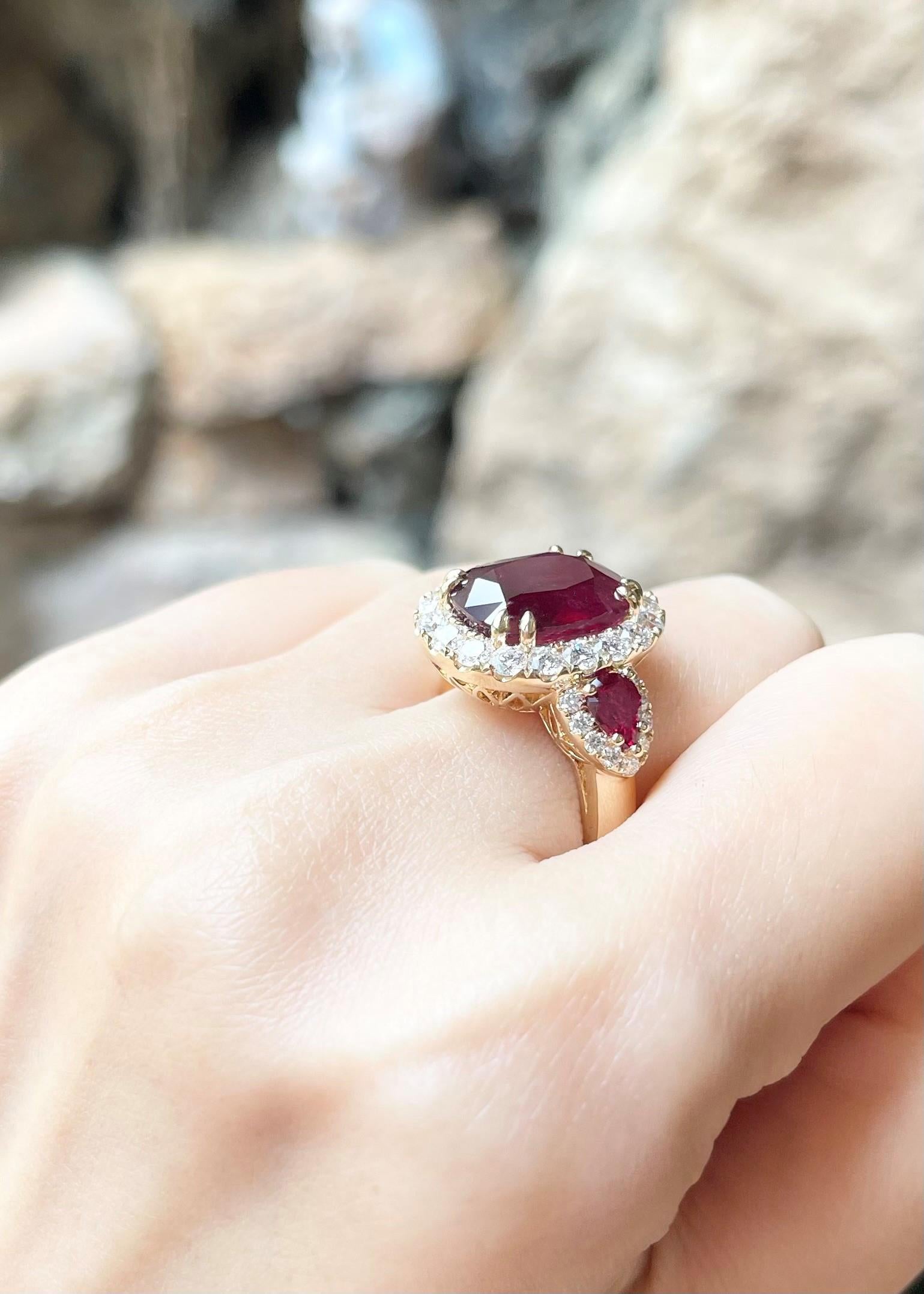 Taglio misto Anello con rubino non riscaldato e diamante certificato GIA con montatura in oro rosa 18 carati in vendita